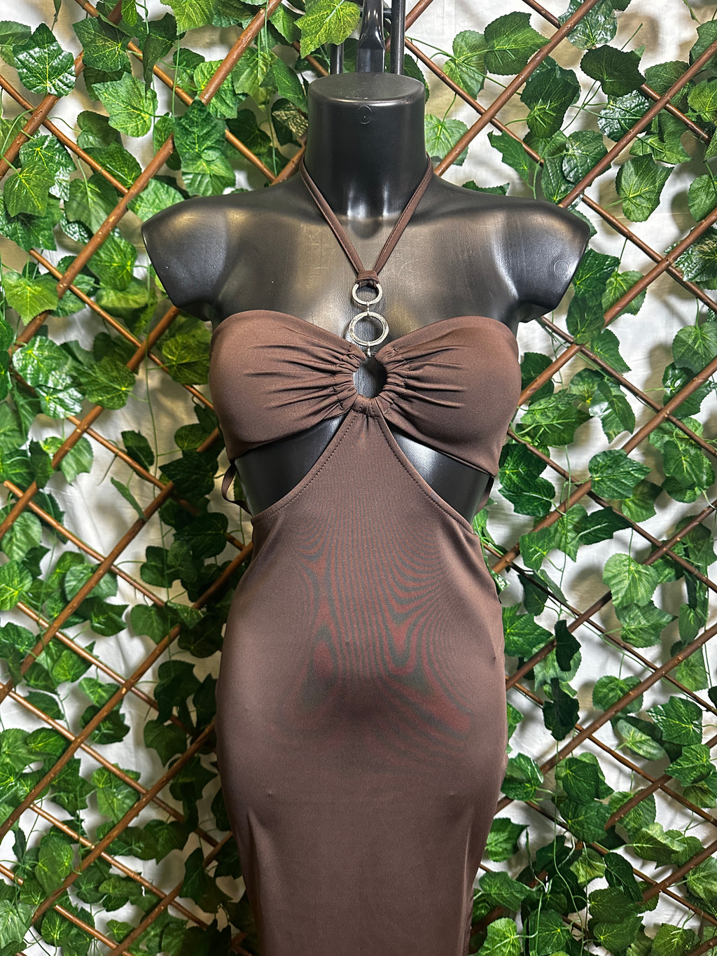 Vestito con cut-out e dettaglio cerchi argenti e la schiena scoperta | taglia unica