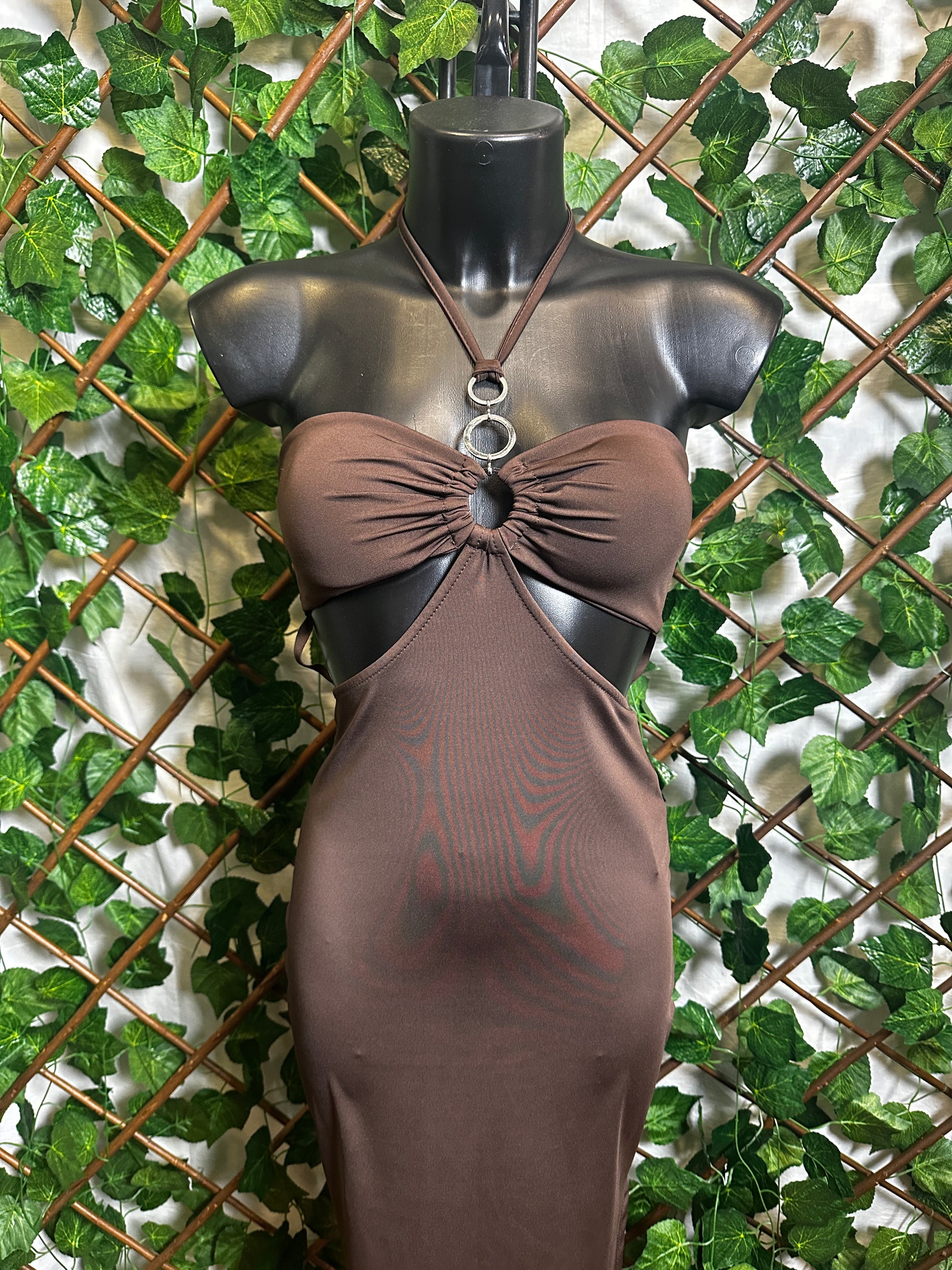 Vestito con cut-out e dettaglio cerchi argenti e la schiena scoperta | taglia unica