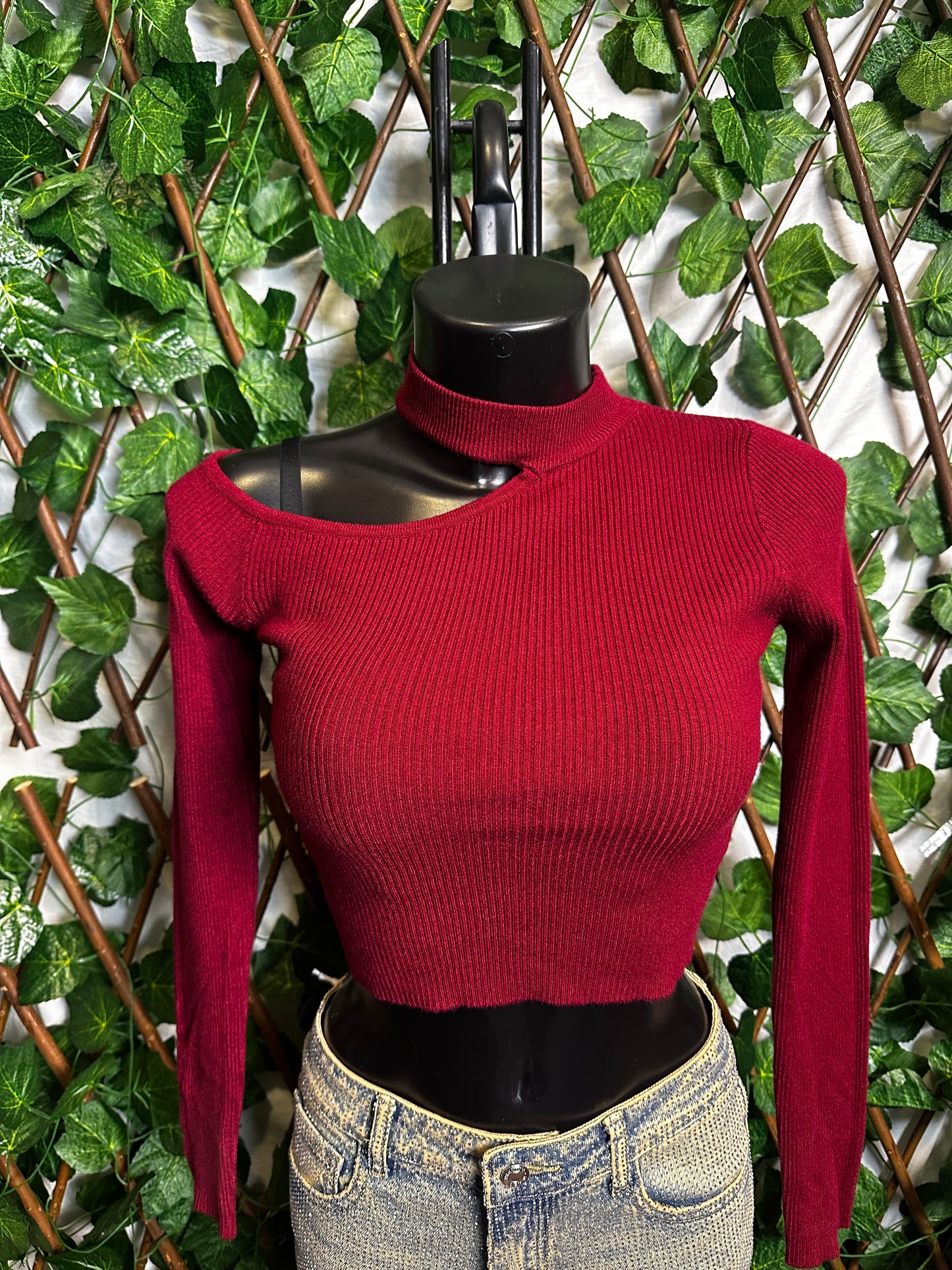 Maglia corta con con Cut-out e le maniche lunghe