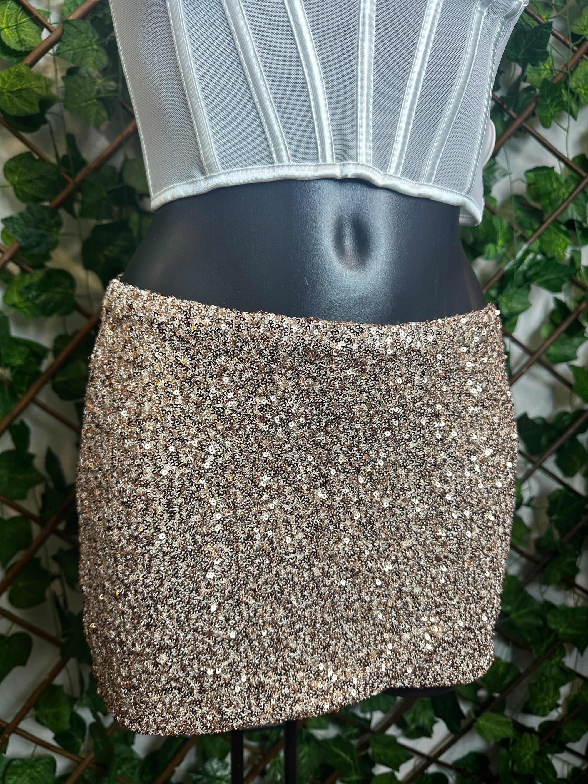 Top con stella marina dorata + gonna con pantaloncini (in paillettes) | taglia unica