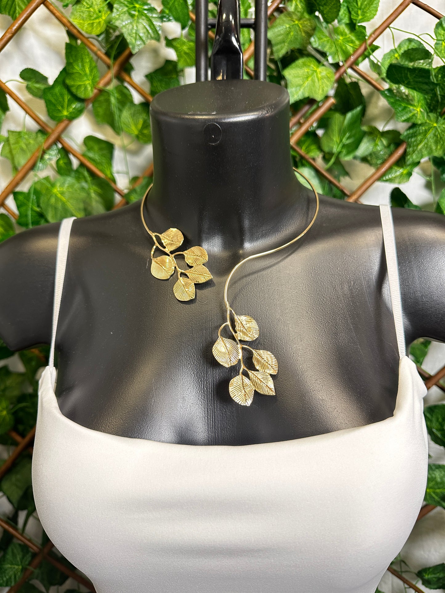 Flower-shaped necklace