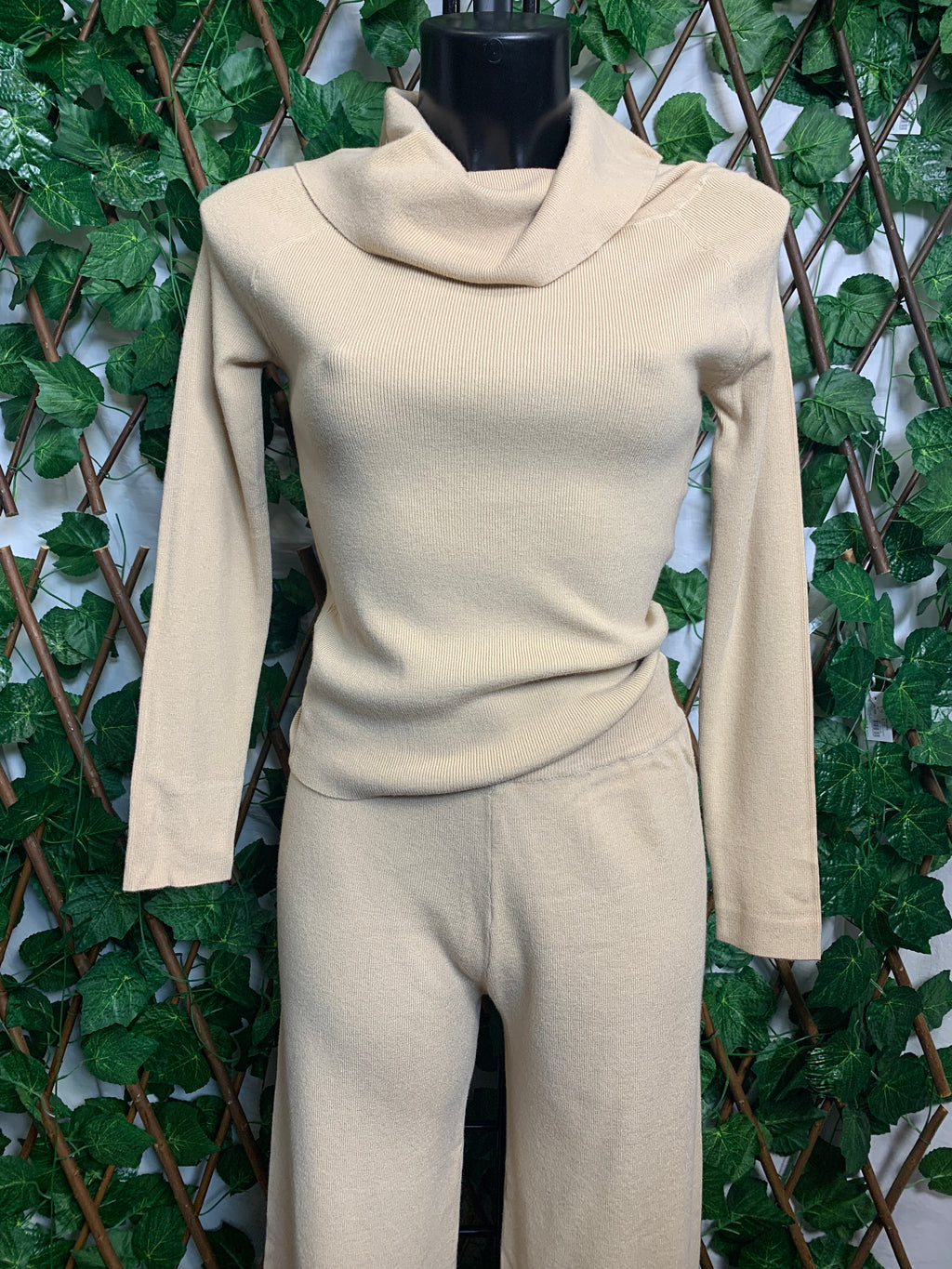 High and wide neck suit