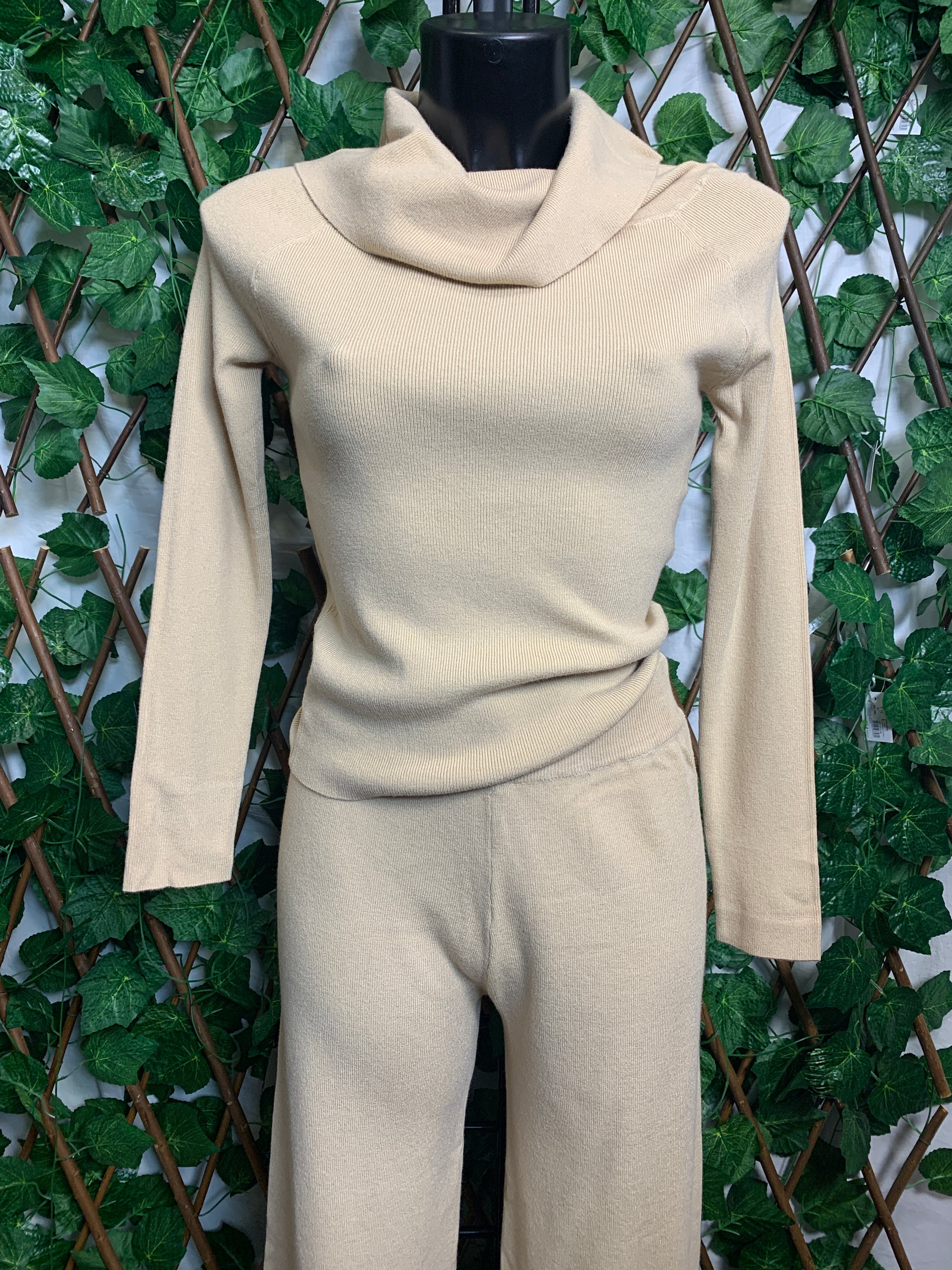 High and wide neck suit