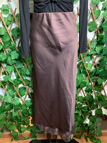 Gonna lunga con dettaglio pizzo