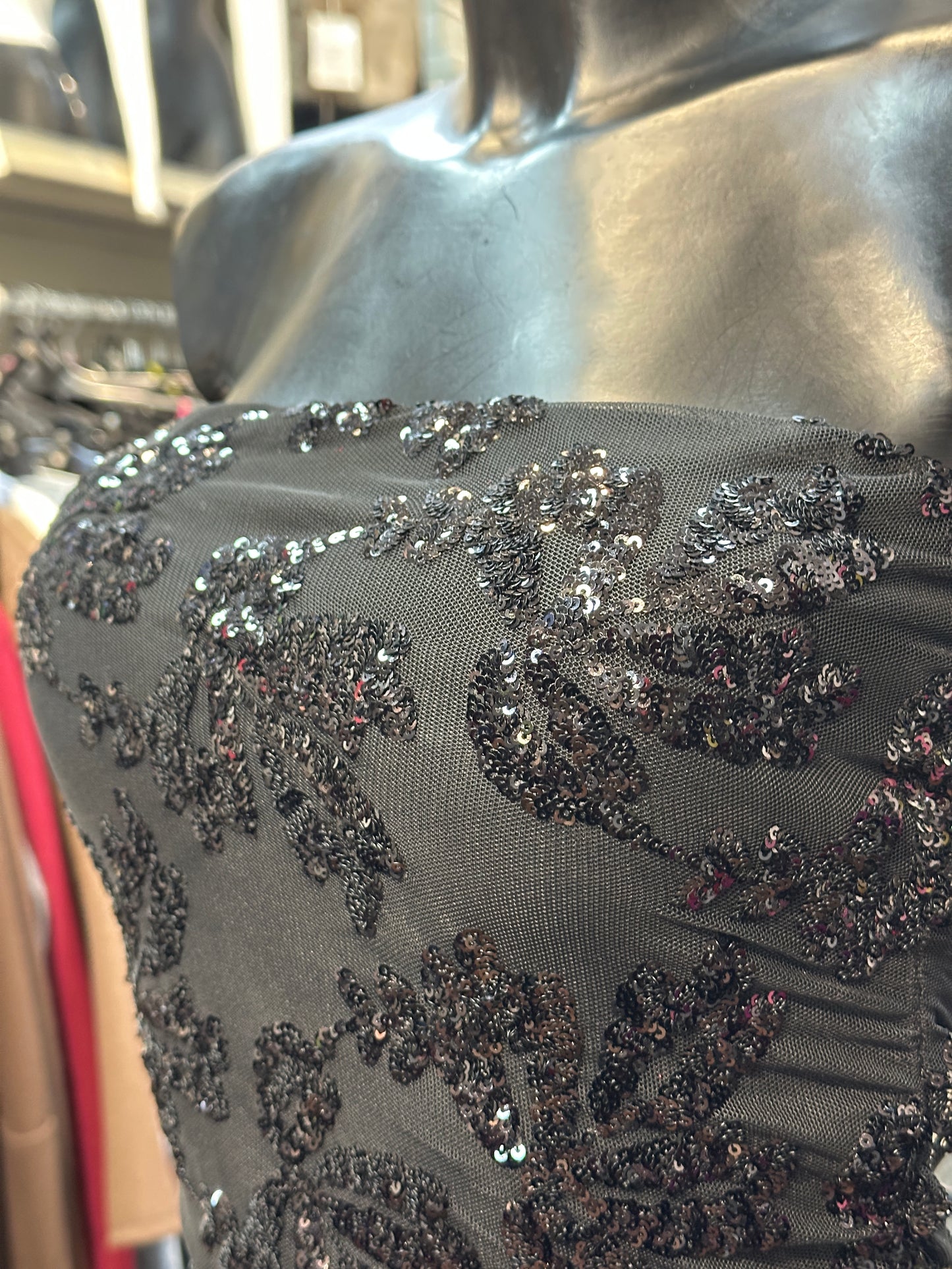 Abito a fascia con paillettes e spacco – DIVA SEGRETA 💎✨