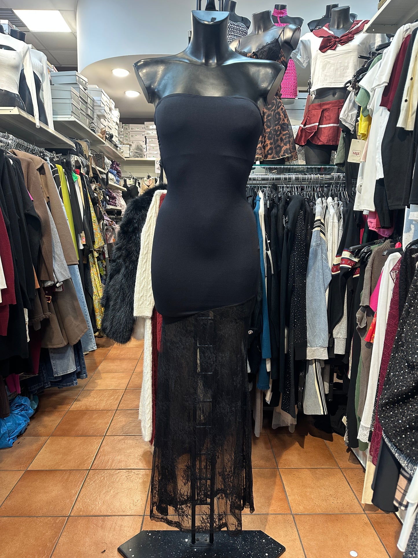 Abito lungo a fascia con pizzo trasparente – VELLUTO SEGRETO 🖤🌹