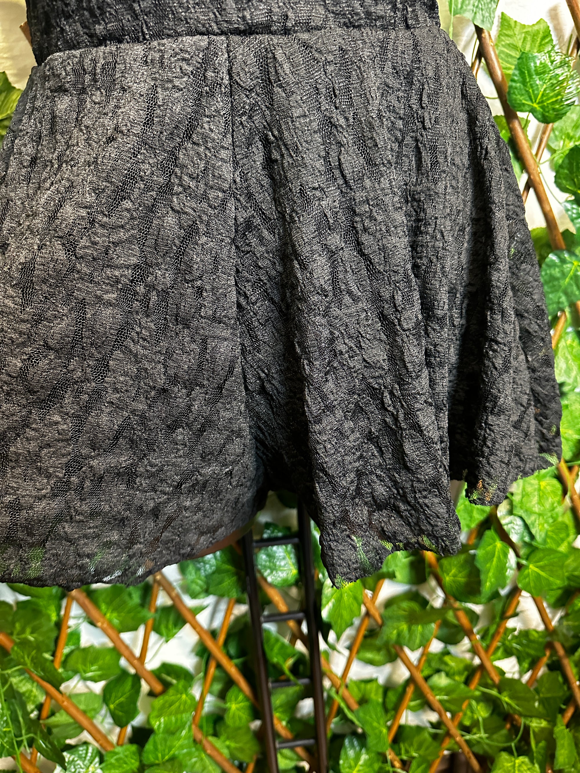 Modello crepe: tuta con la scollatura profonda e la schiena scoperta | taglia unica