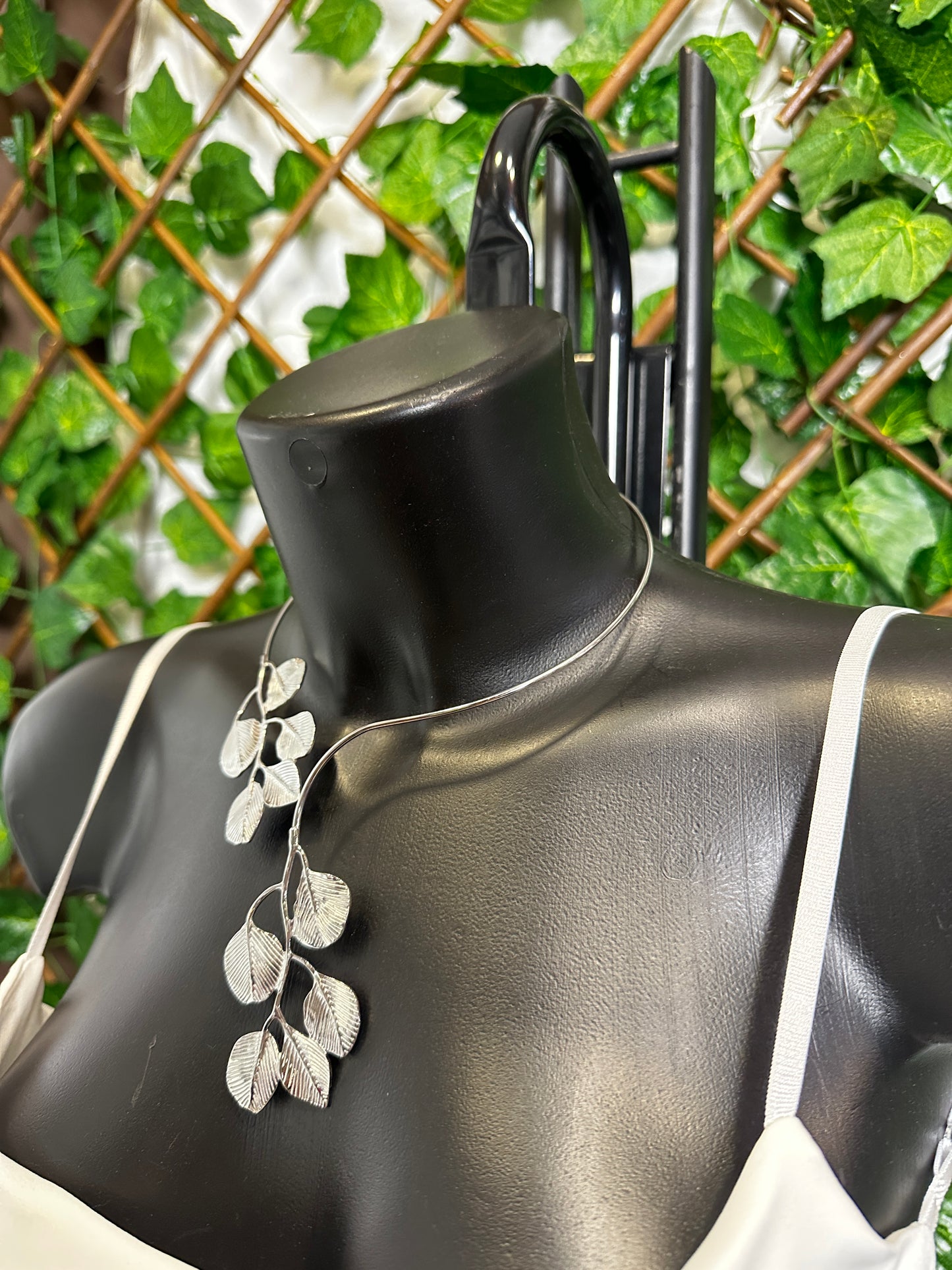 Flower-shaped necklace