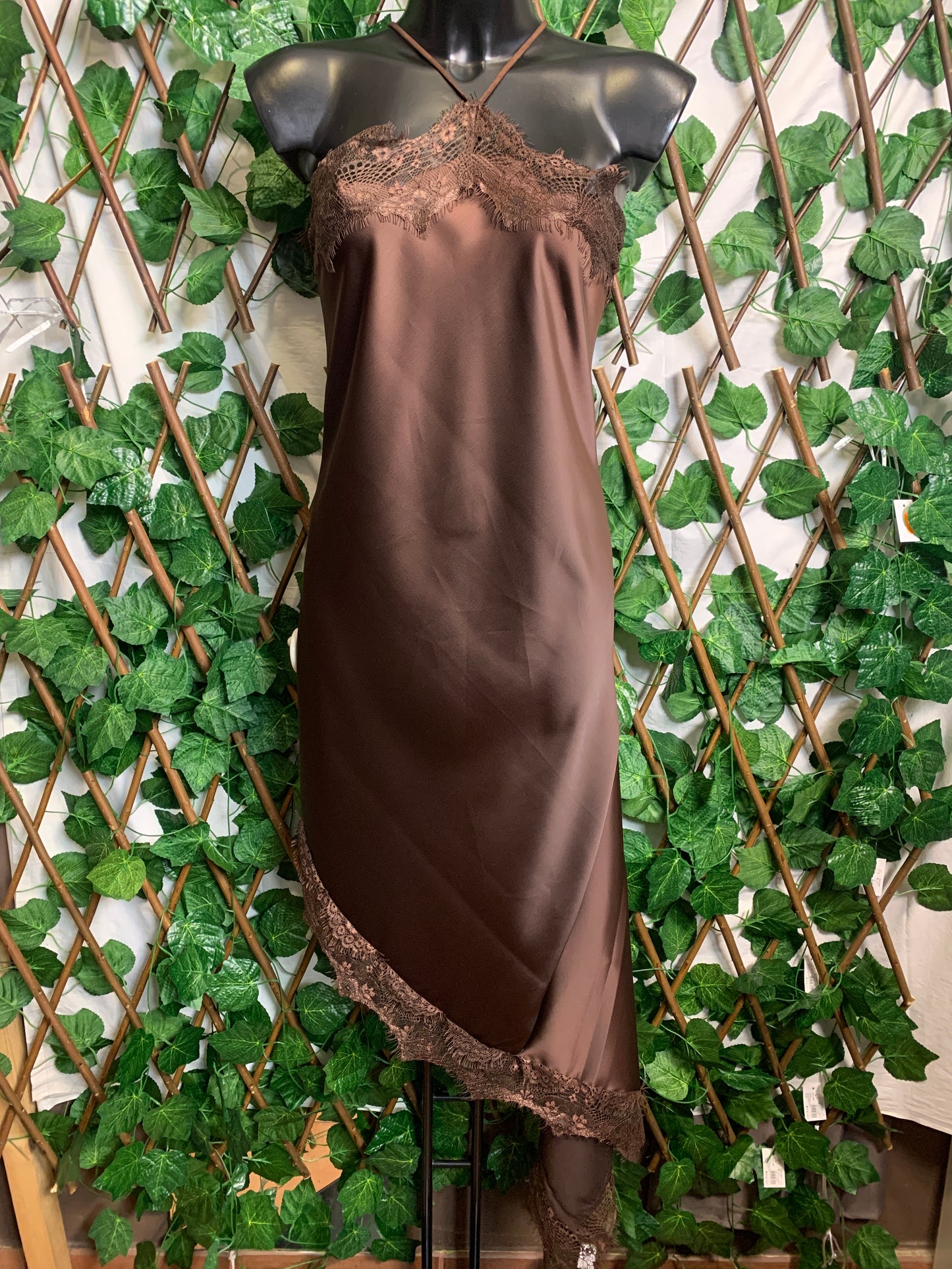 Vestito lungo asimmetrico con pizzo