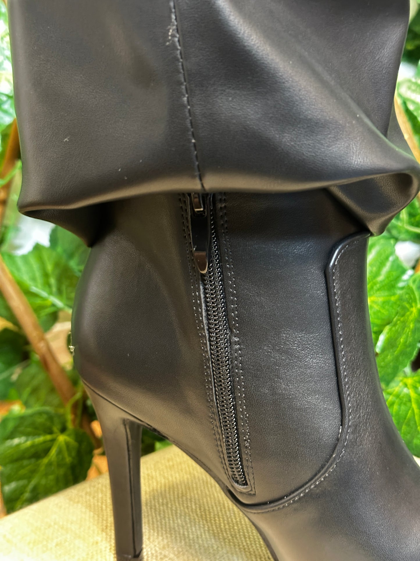 Simple high boot (9cm heel)