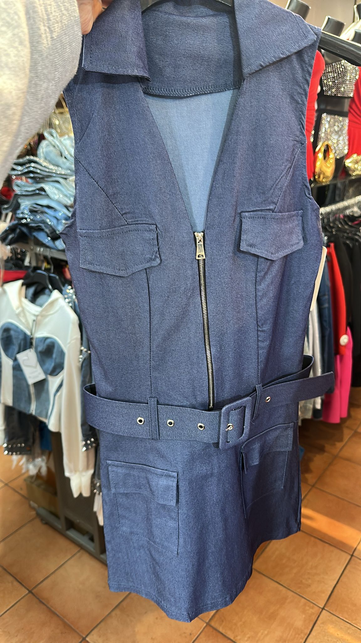 VESTITO MILITARE – STREET CHIC CON CINTURA UTILITY 🤍