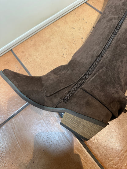 Stivali Cowboy Scamosciati con Frange – SPIRITO SELVAGGIO 🤠🔥