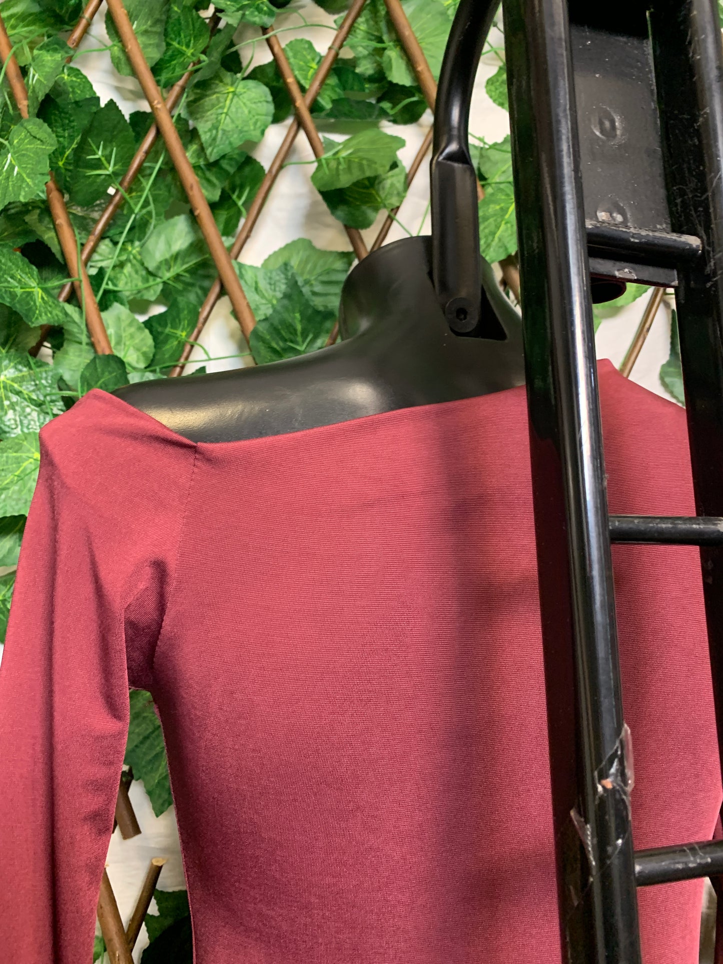 Vestito corto asimmetrico con gonna palloncino