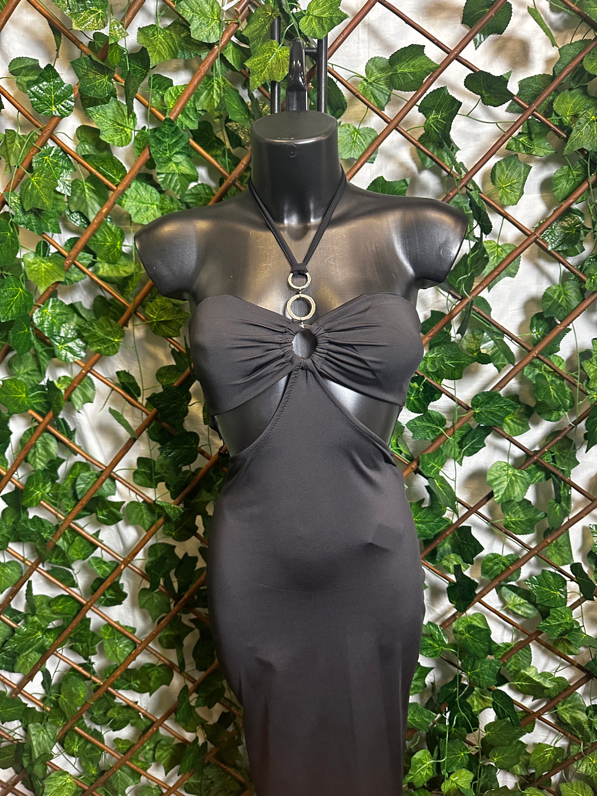 Vestito con cut-out e dettaglio cerchi argenti e la schiena scoperta | taglia unica