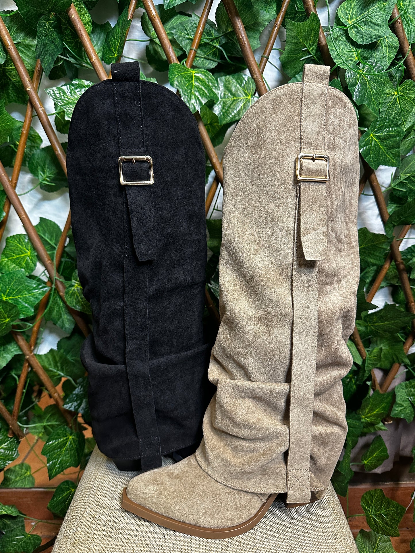 Boots with vertical belt