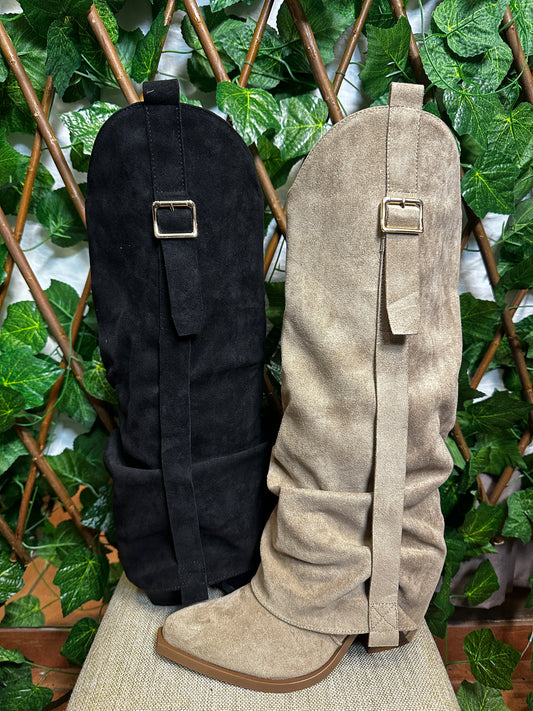 Stivali con cintura verticale