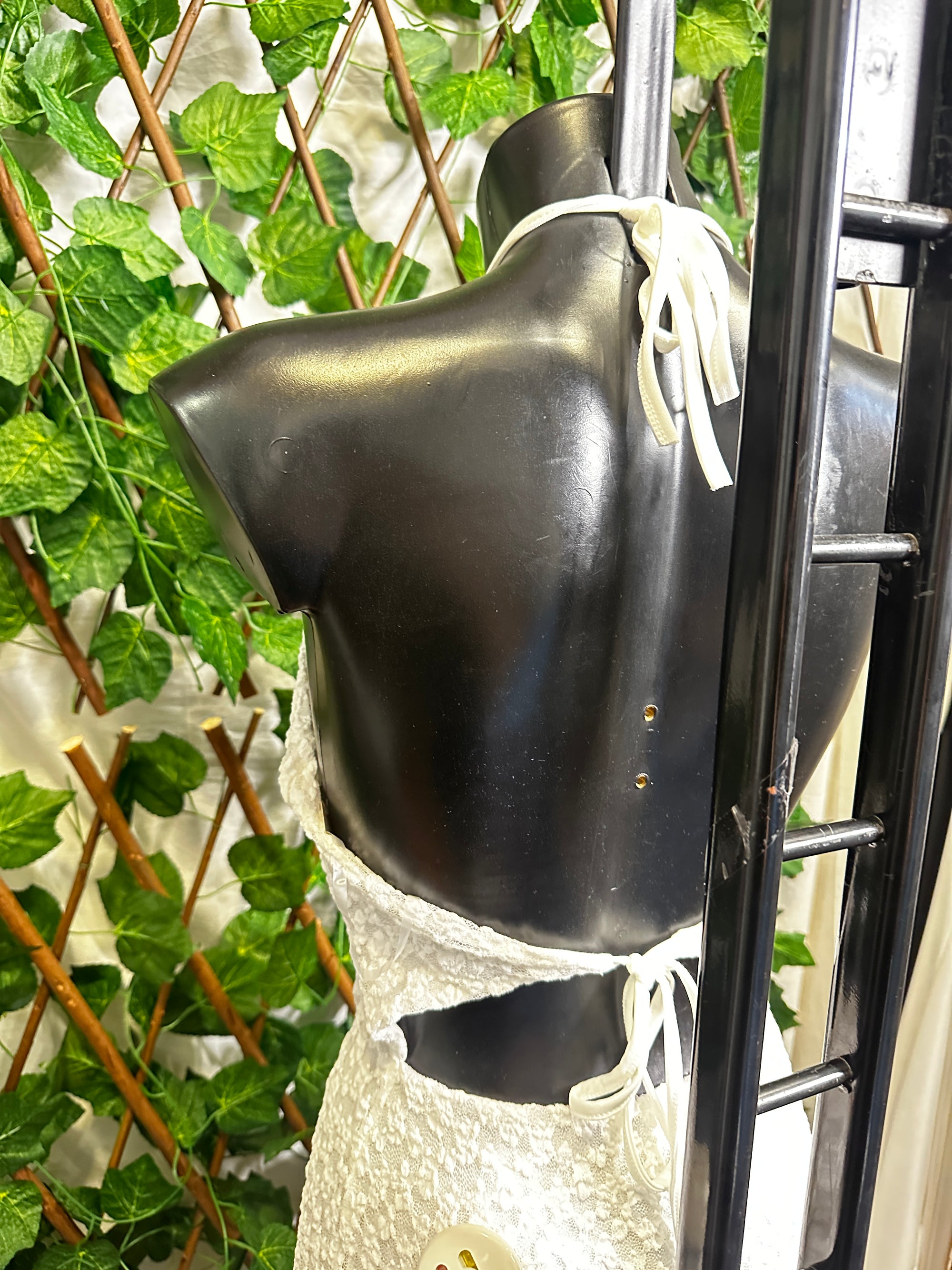 Modello crepe: vestito corto con le lacci sul collo e schiena | taglia unica