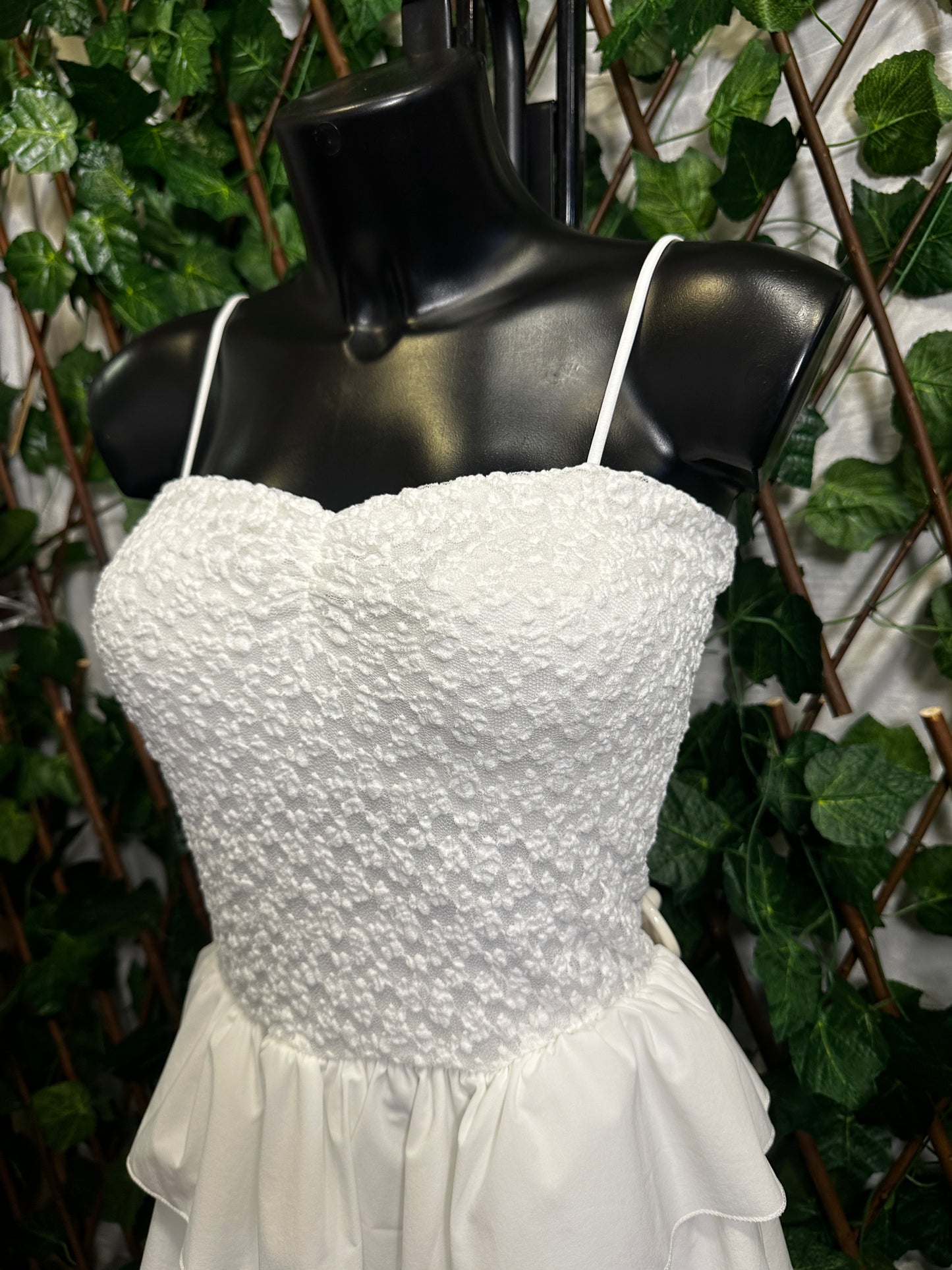 Crepe style: short dress with a flared skirt and adjustable straps | one size