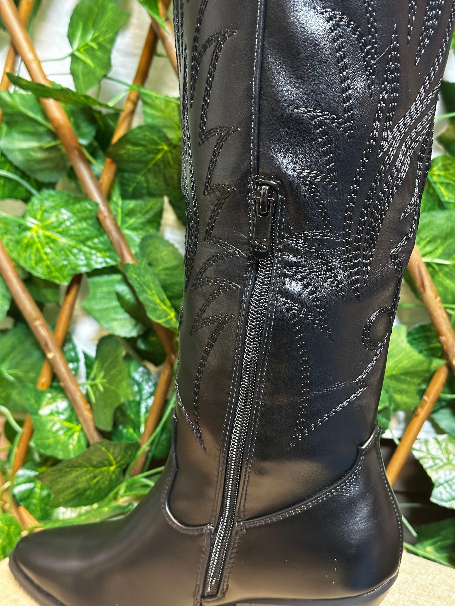 Opaque cowboy boots (5.5cm heel)