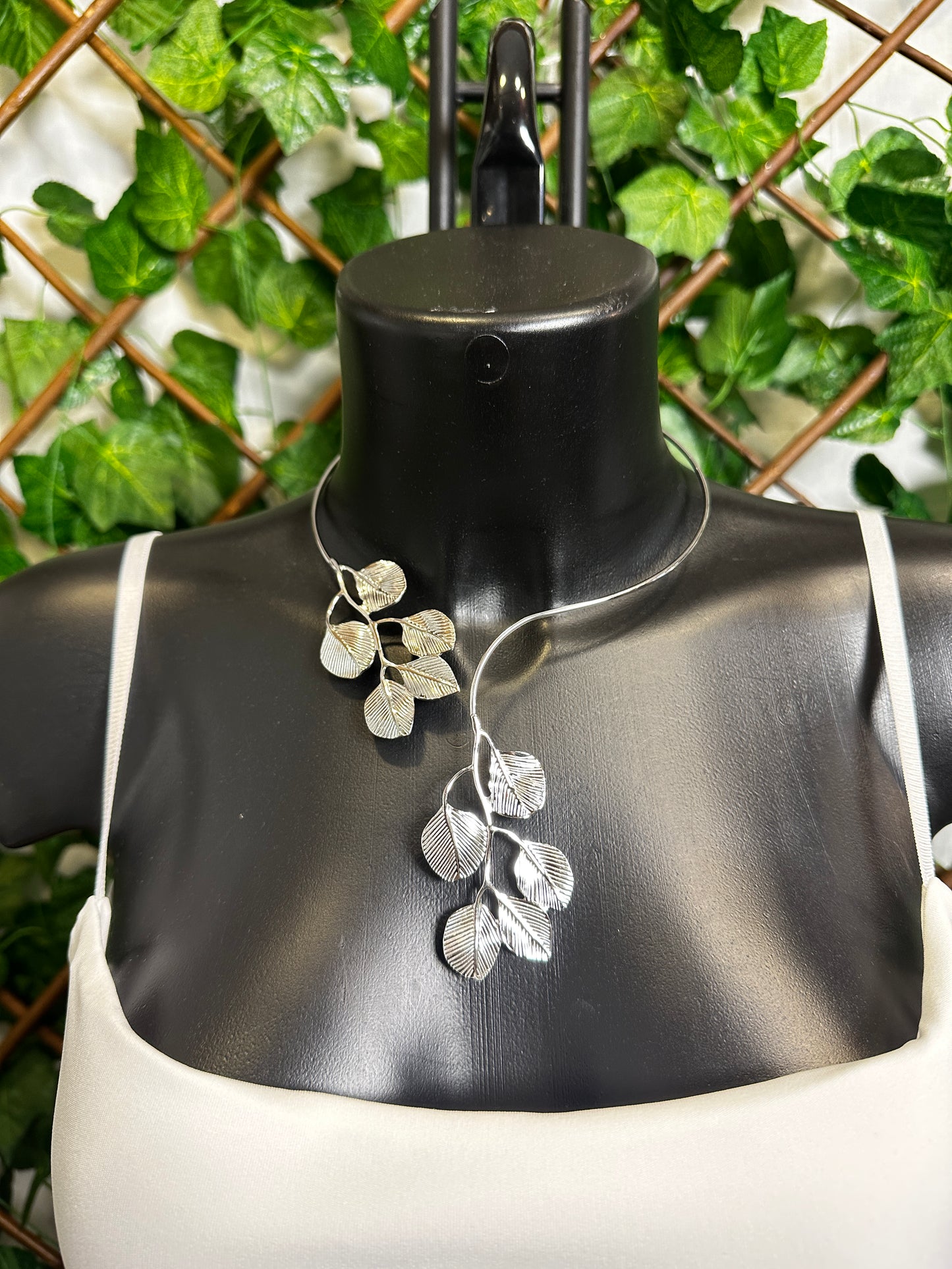 Flower-shaped necklace