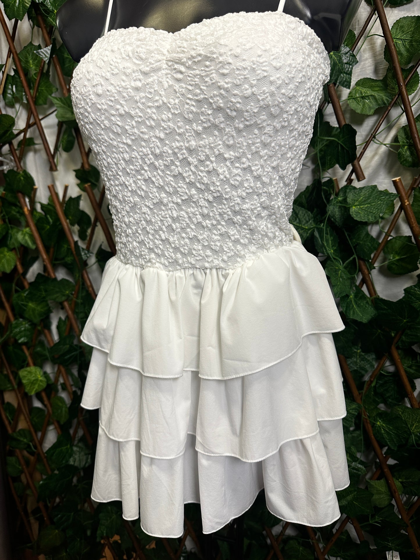 Crepe style: short dress with a flared skirt and adjustable straps | one size