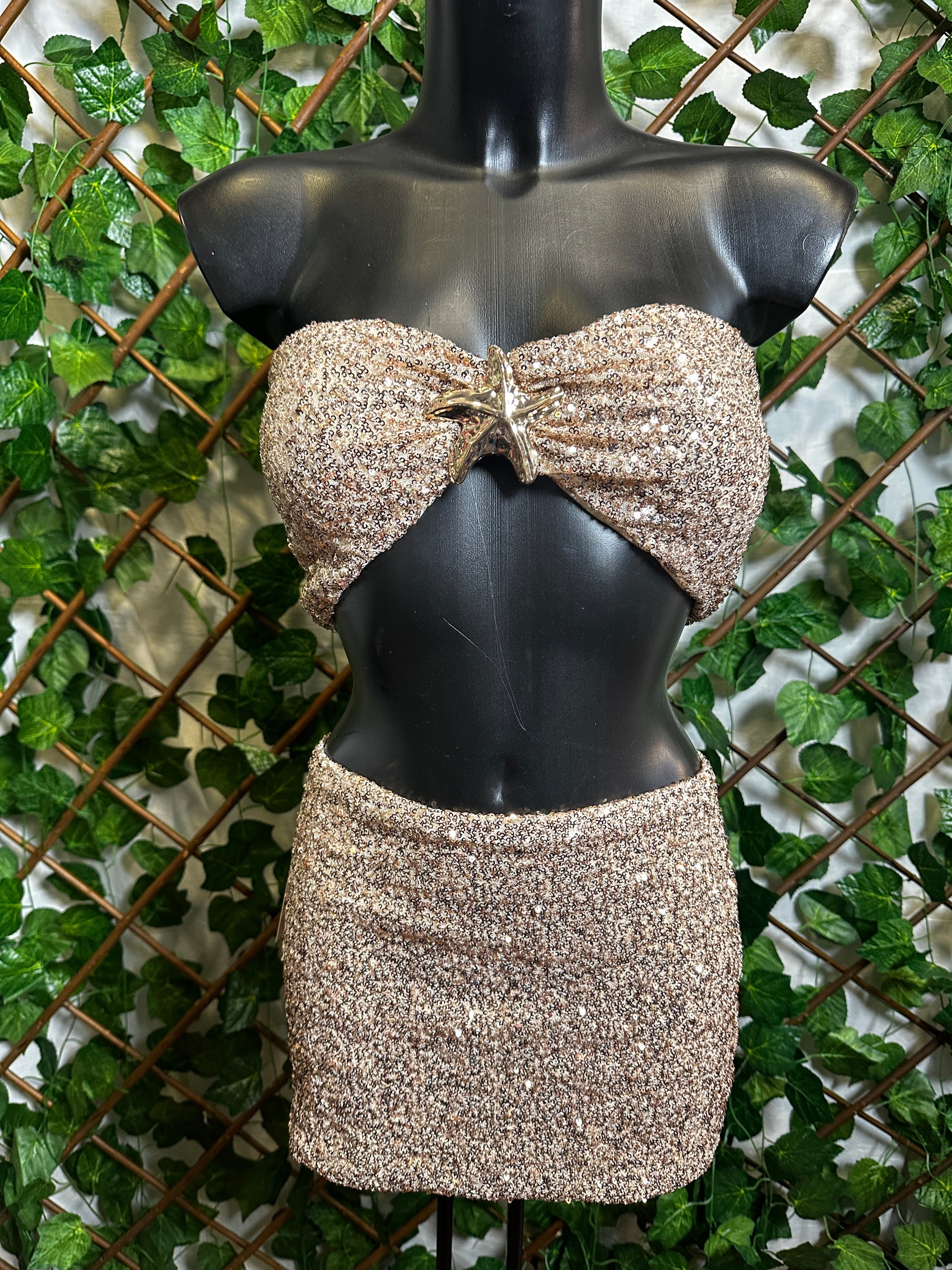Top con stella marina dorata + gonna con pantaloncini (in paillettes) | taglia unica