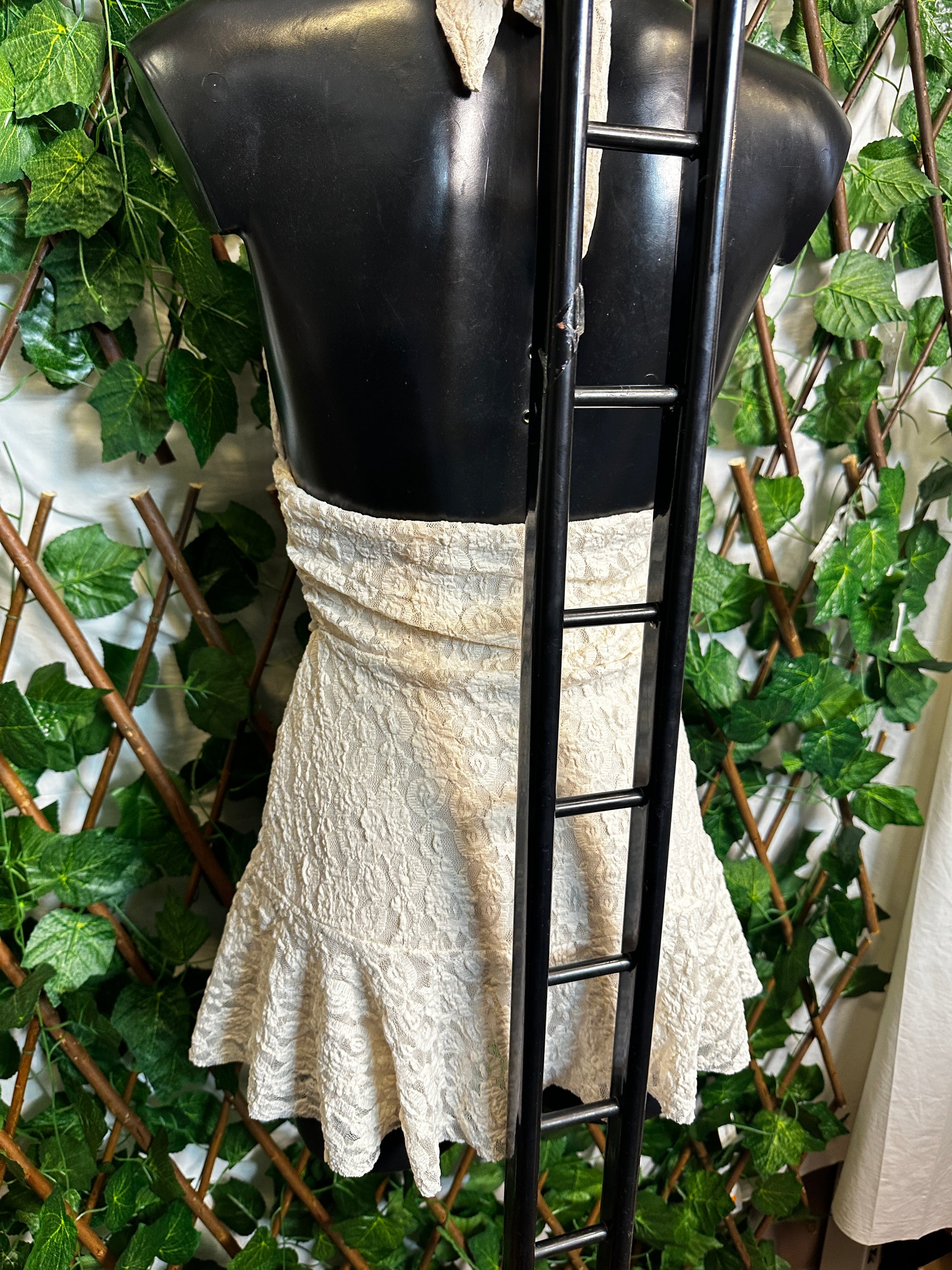 Modello crepe: scollato profondo con le coppe e la schiena scoperta, con i pantaloncini dentro | taglia unica