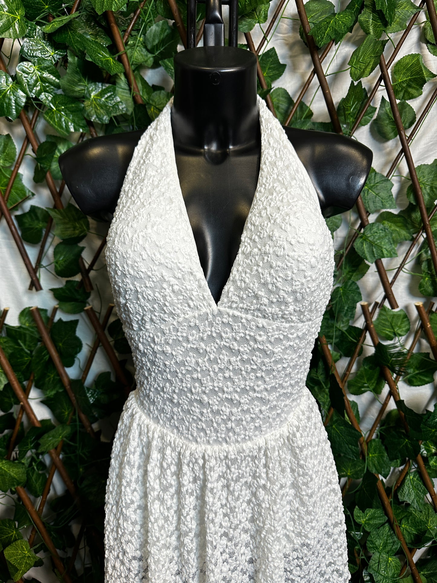 Crepe model: short dress with a deep neckline with cups and shorts