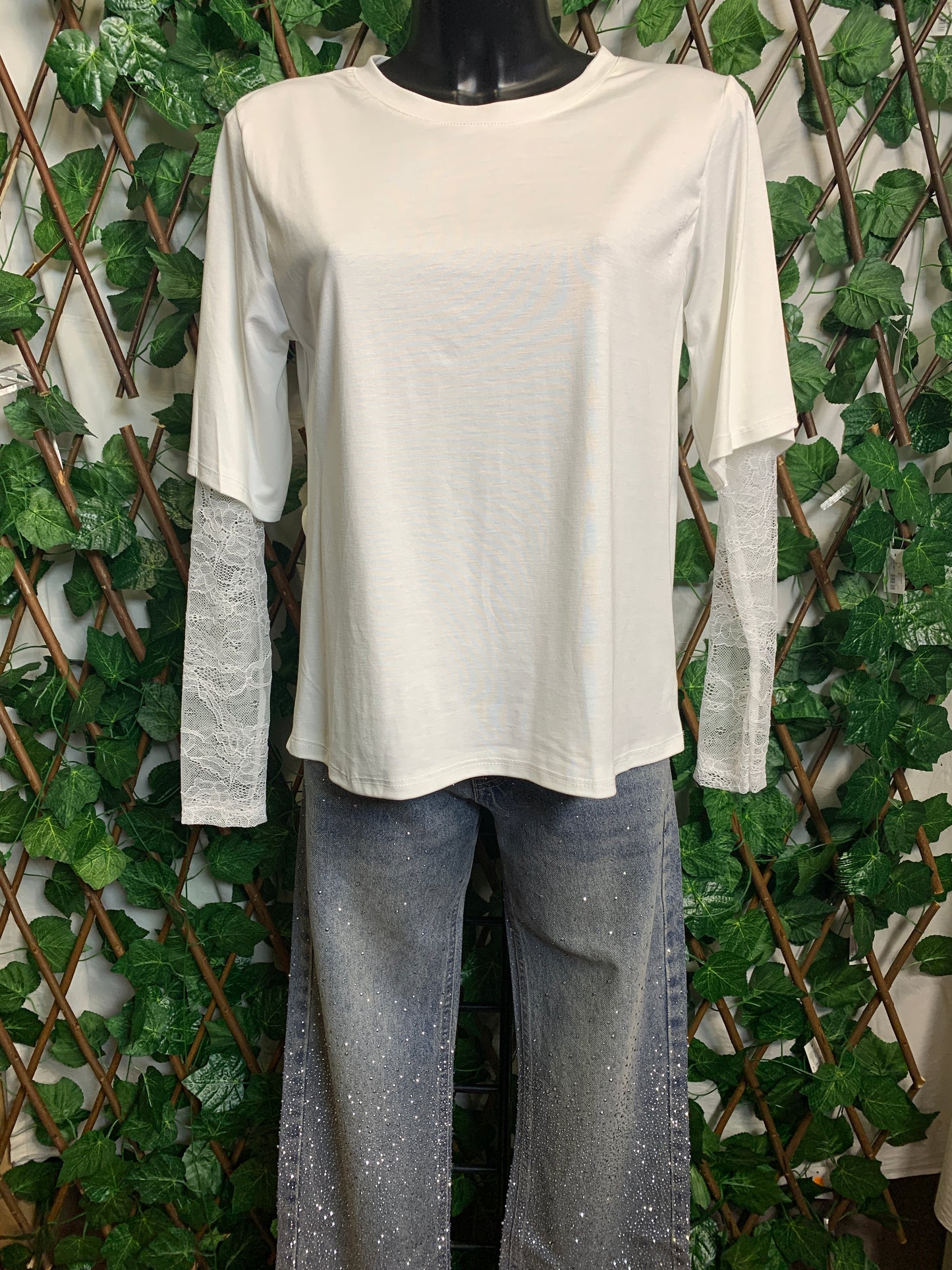 T-shirt with one-piece sleeve