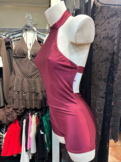 Tuta corta aderente con collo alto e schiena scoperta – OSSESSIONE NERA 🖤✨