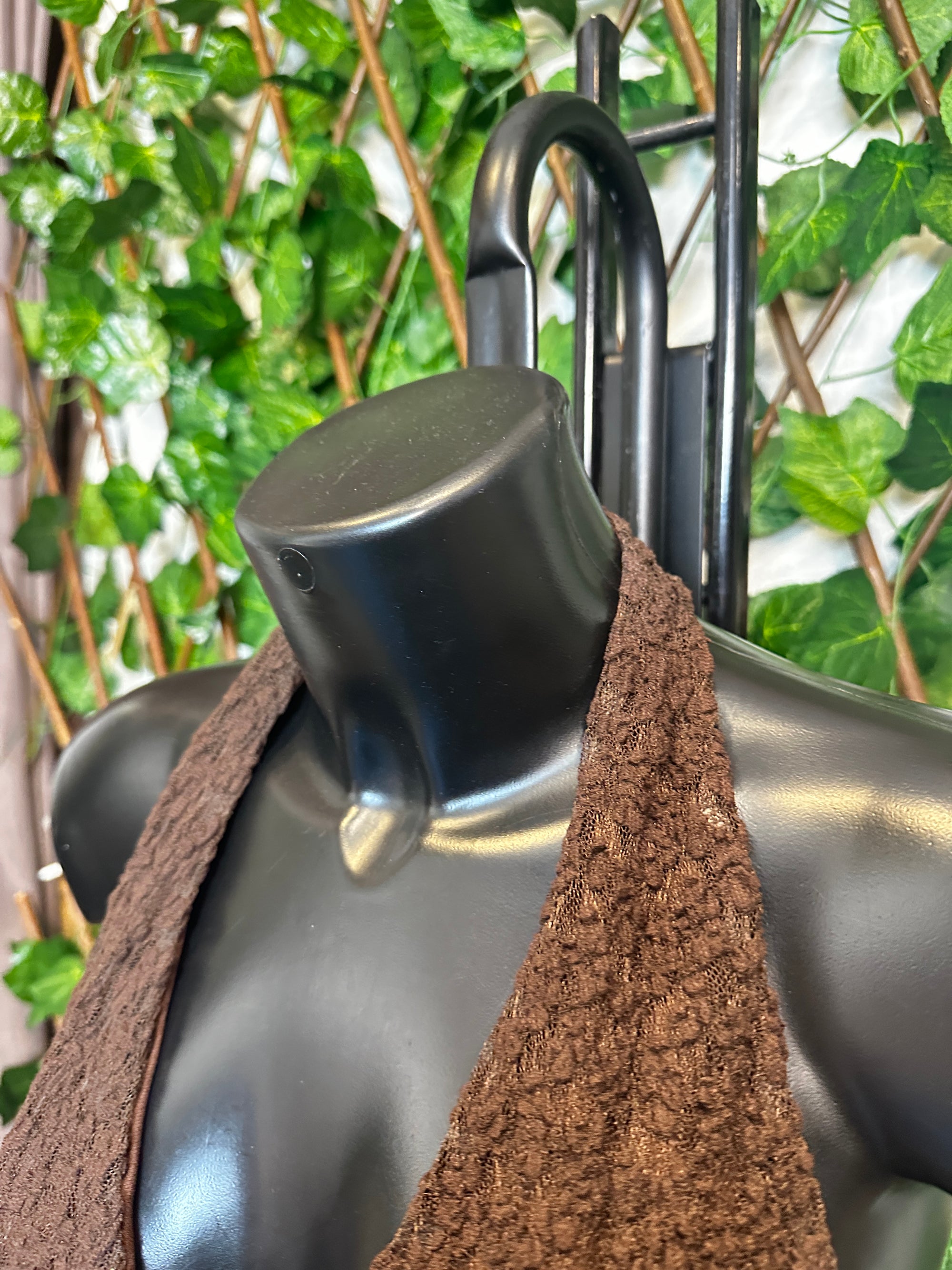 Modello crepe: vestito corto con la scollatura profonda le lacci sul collo e schiena | taglia unica