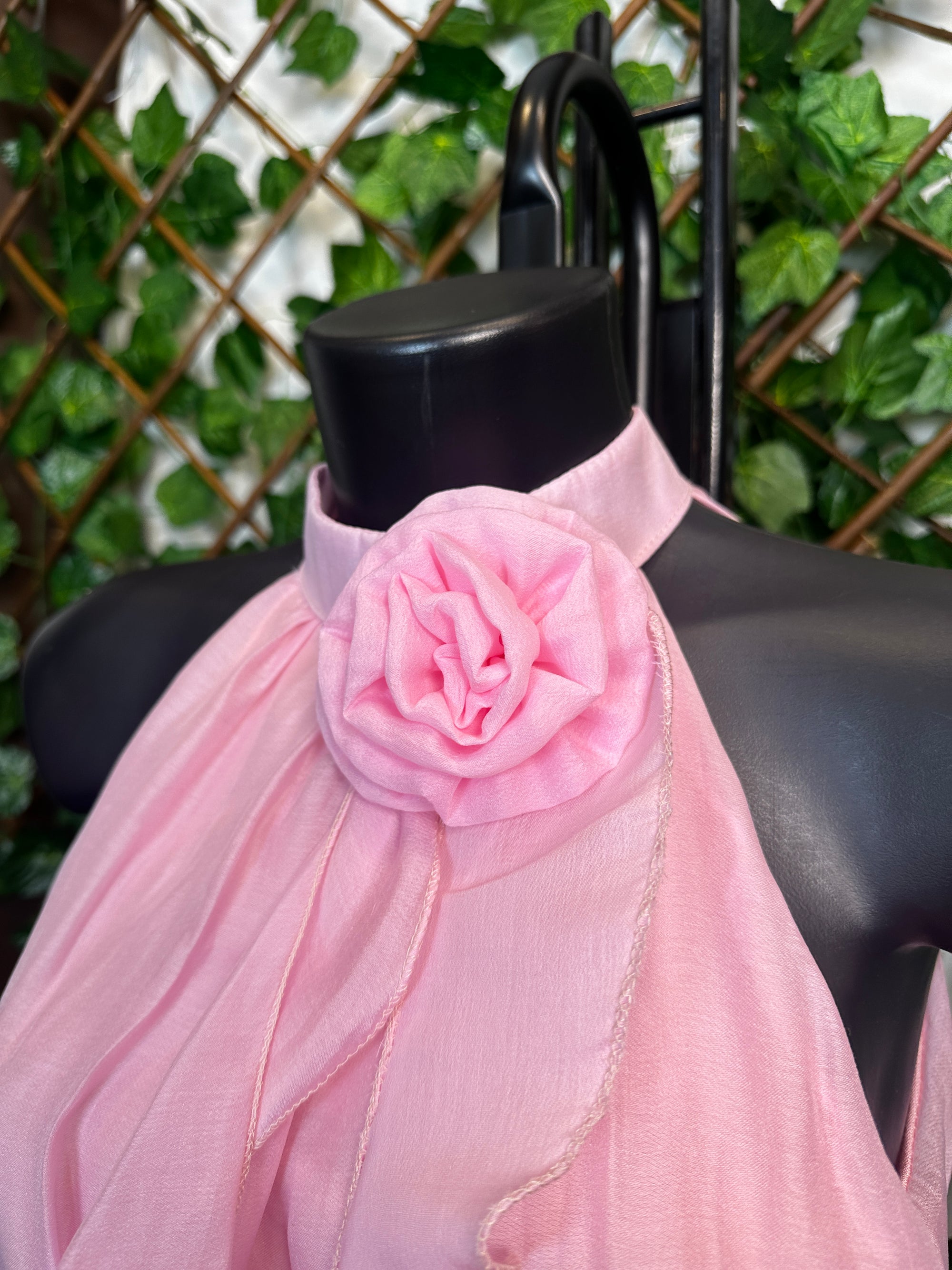 Vestito corto con dettaglio fiore
