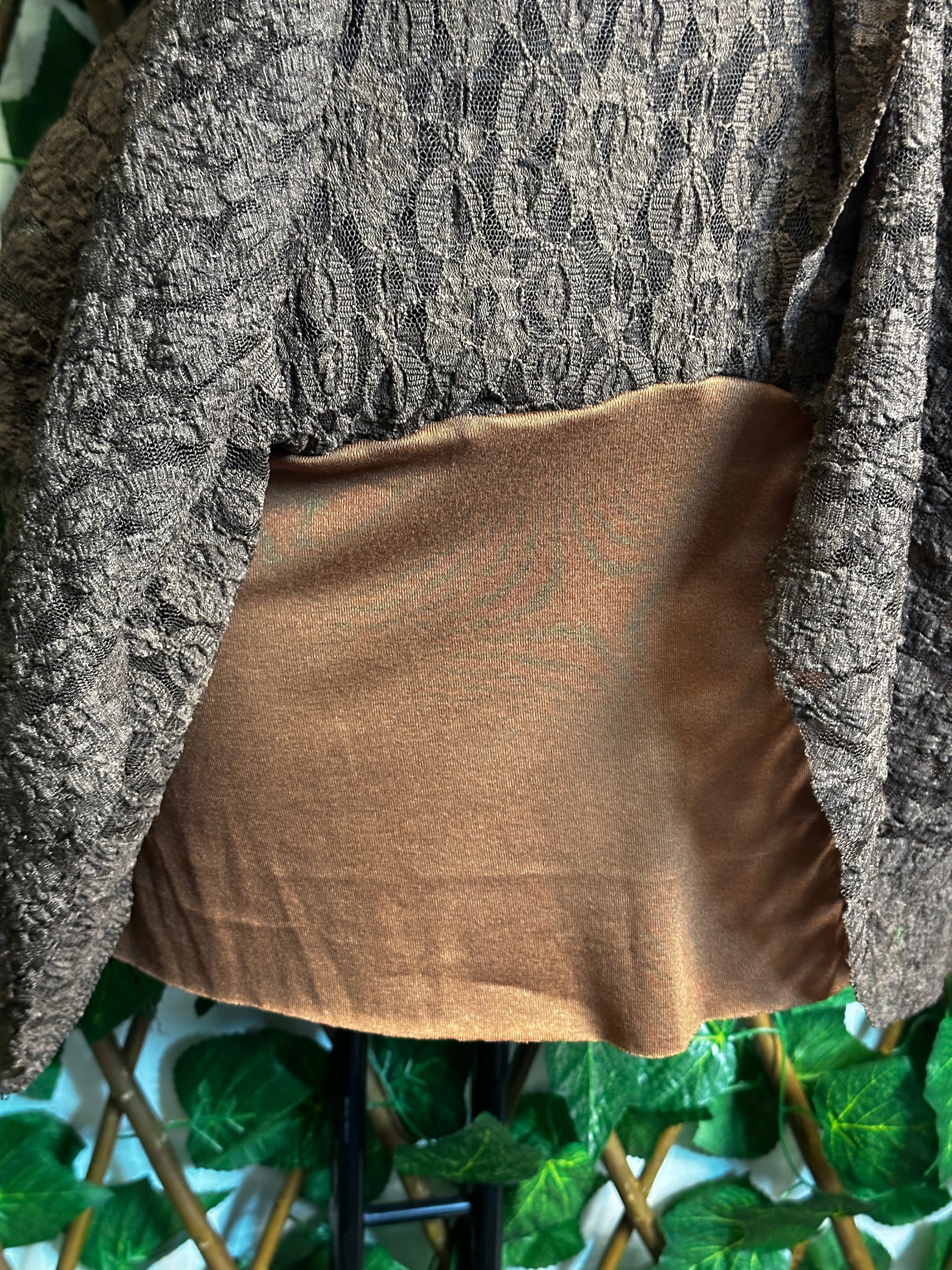 Modello crepe: vestito corto con dettaglio cerchi brillantinati coppe integrate | taglia unica