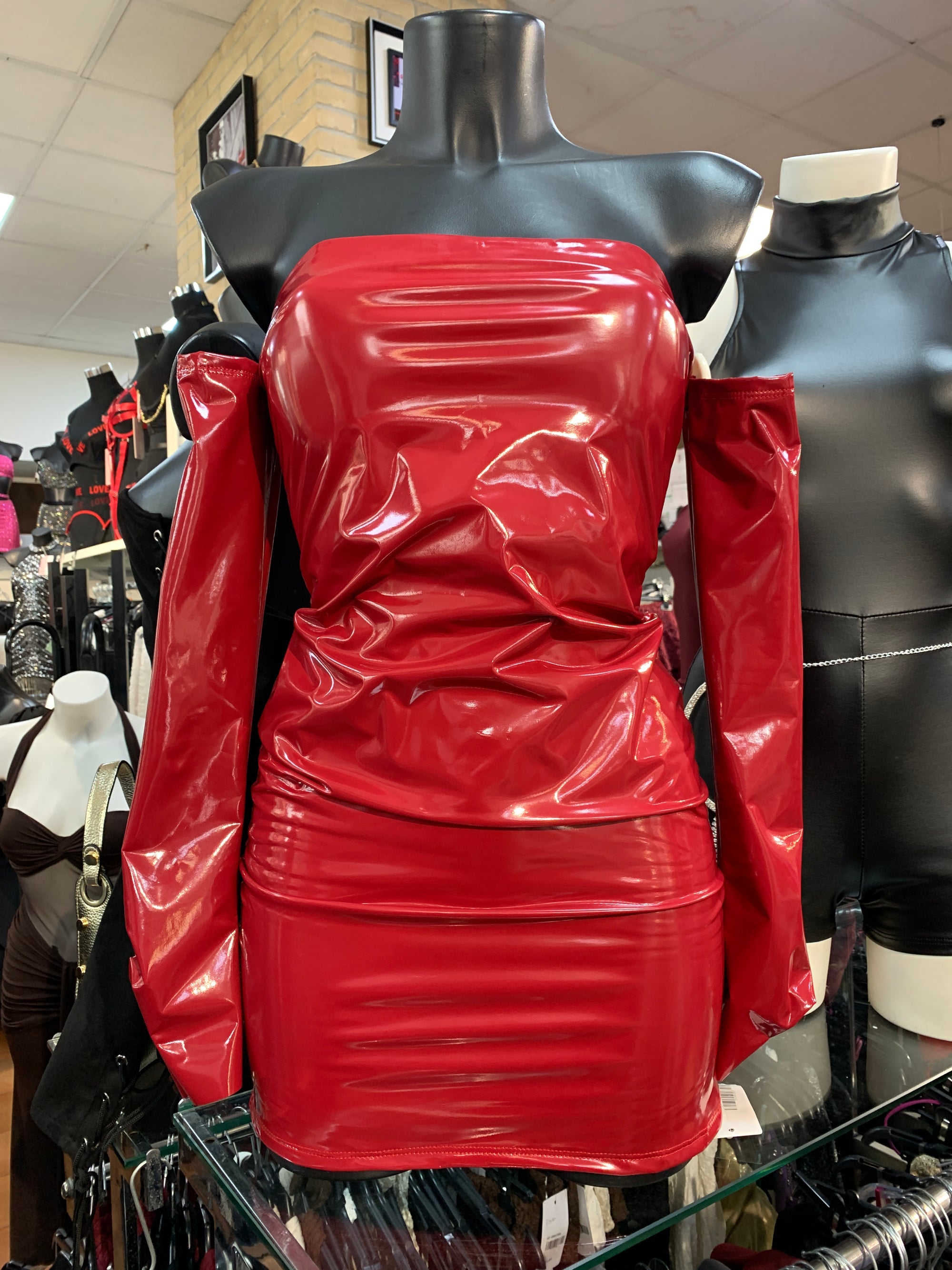 Vestito corto in vernice