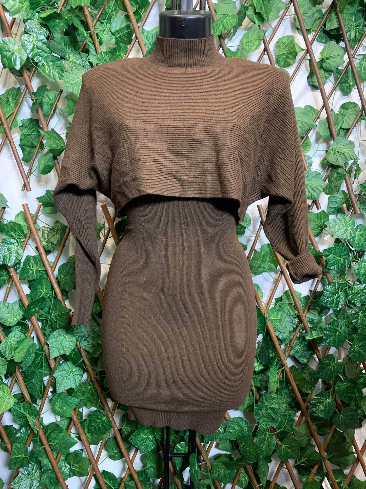 Completo in maglia: vestito corto e una copre spalle