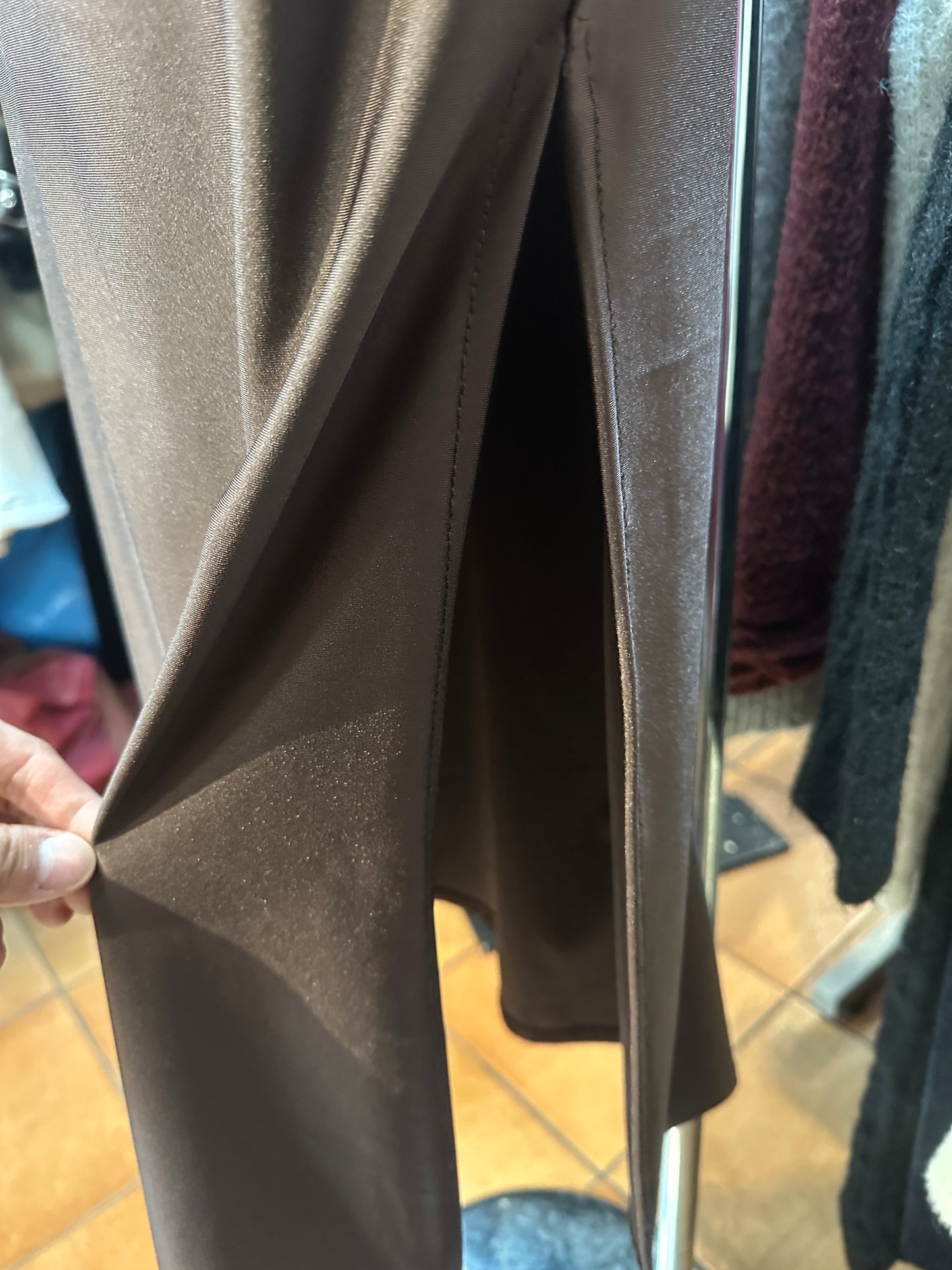 Abito lungo con inserti trasparenti e spacco – DESIDERIO INVISIBILE 🖤🍷