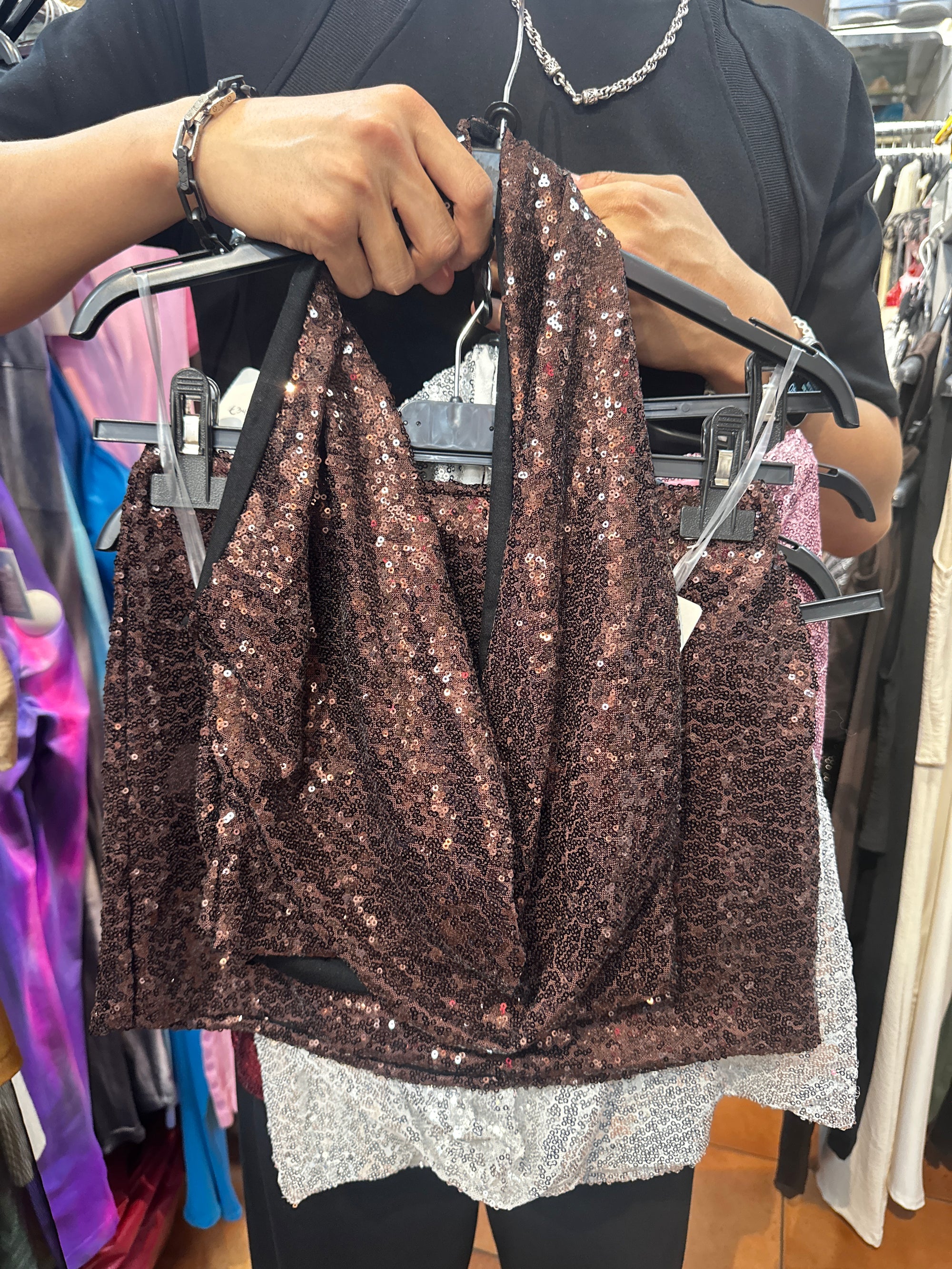 Completo in paillettes: top scollato e minigonna | taglia unica