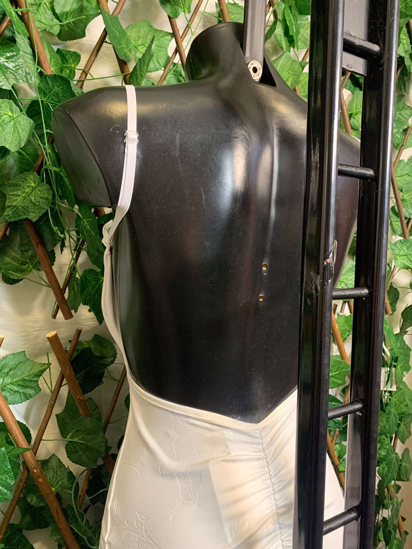 Vestito lungo elegante con la schiena aperta