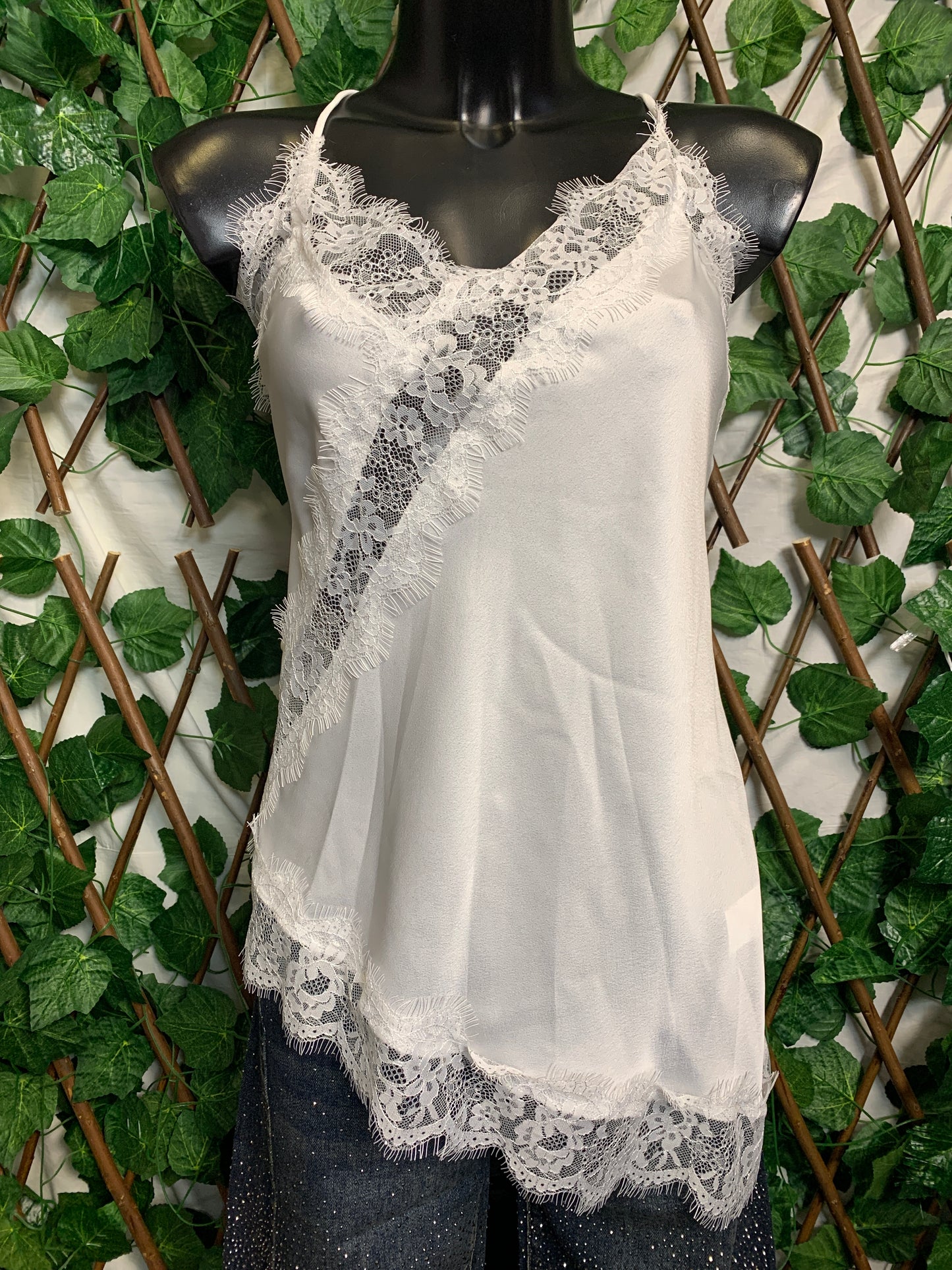 Asymmetrical tank top with lace