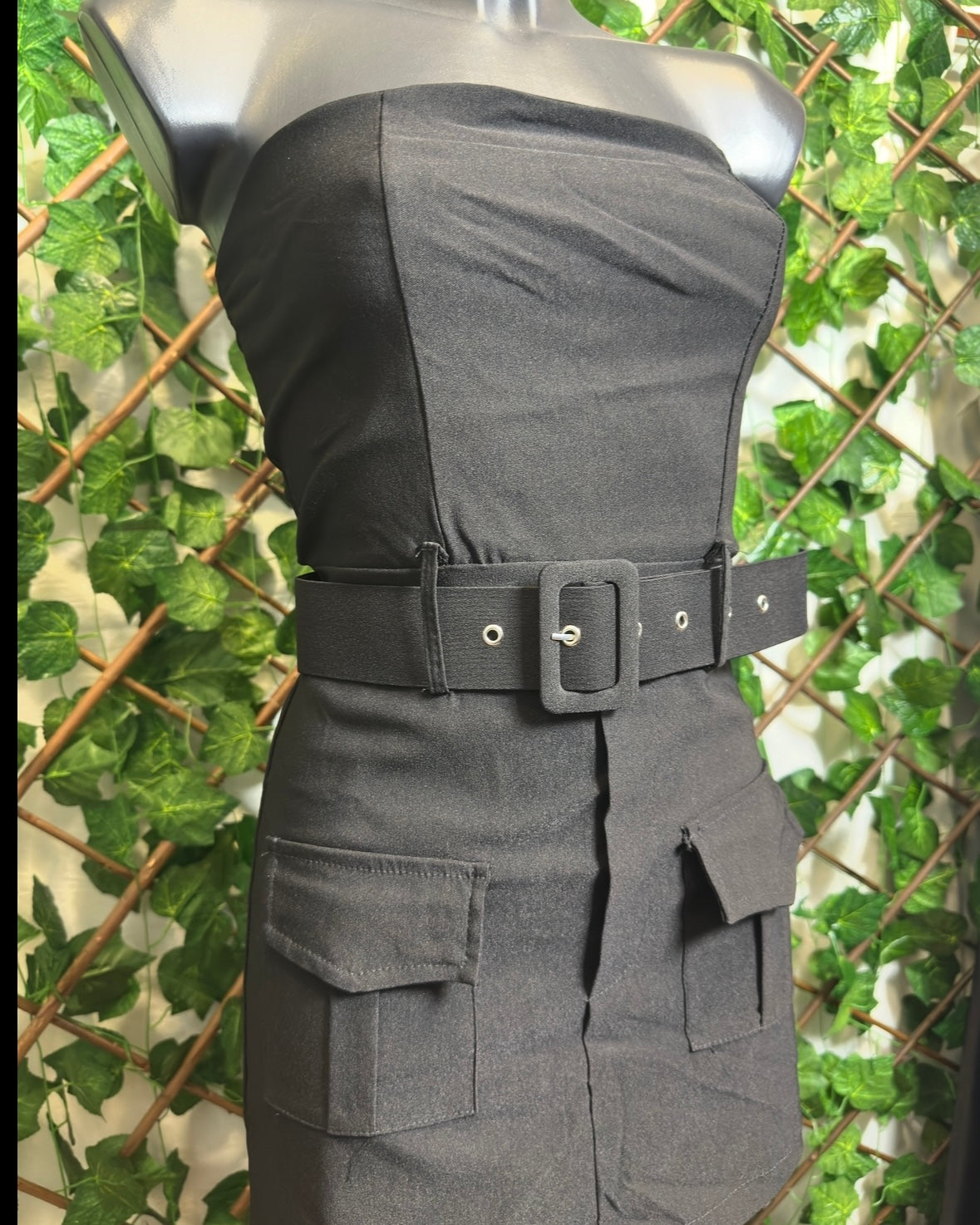 Vestito cargo senza spalline, con cintura sotto pantaloncino