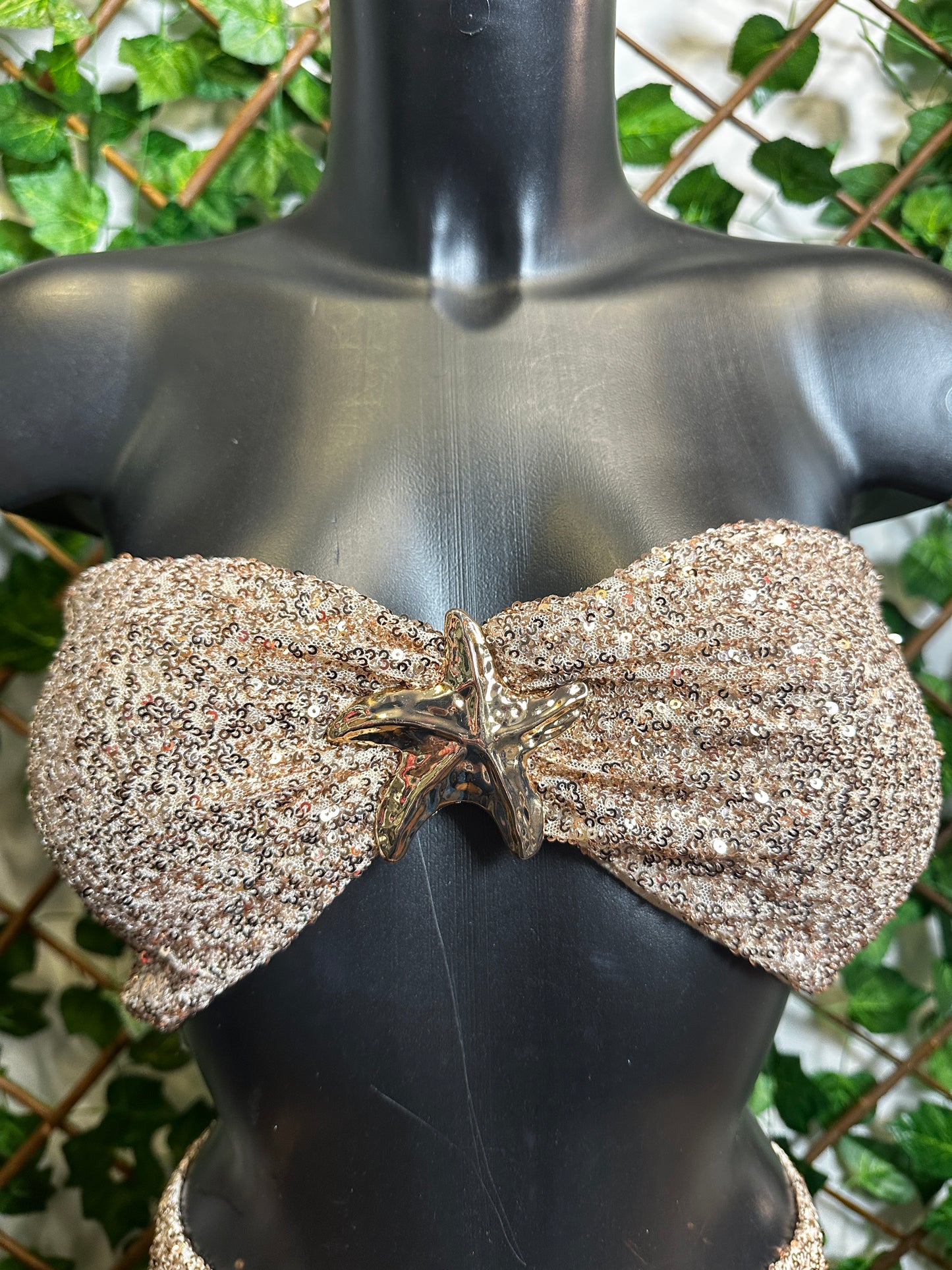 Completo con la stella marina in paillettes