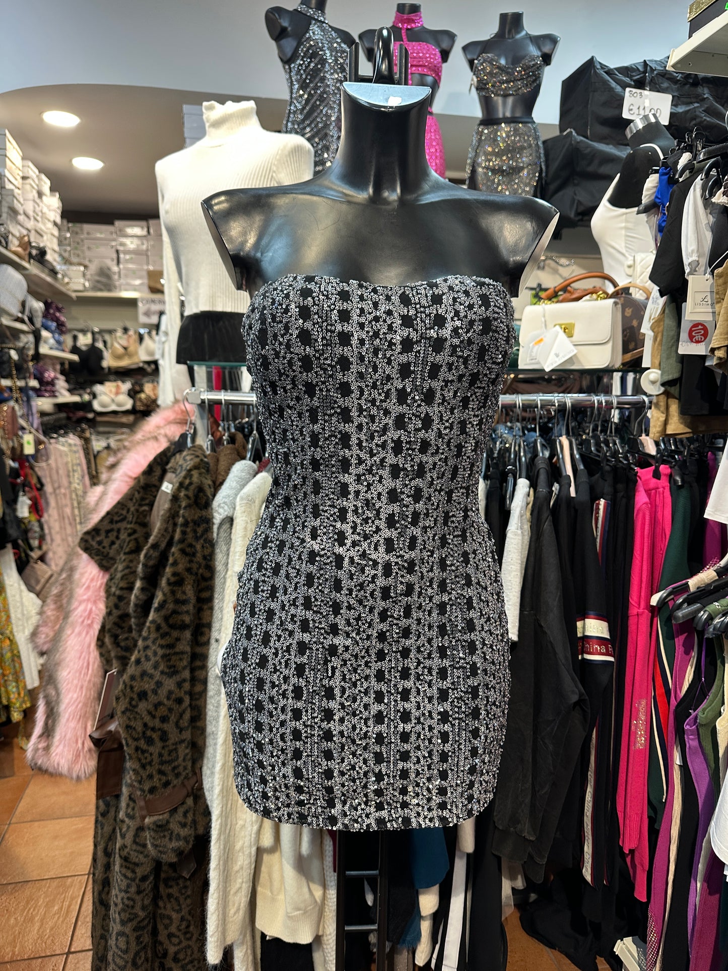 Mini-abito a fascia full paillettes – GALAXY SHOCK 💎✨