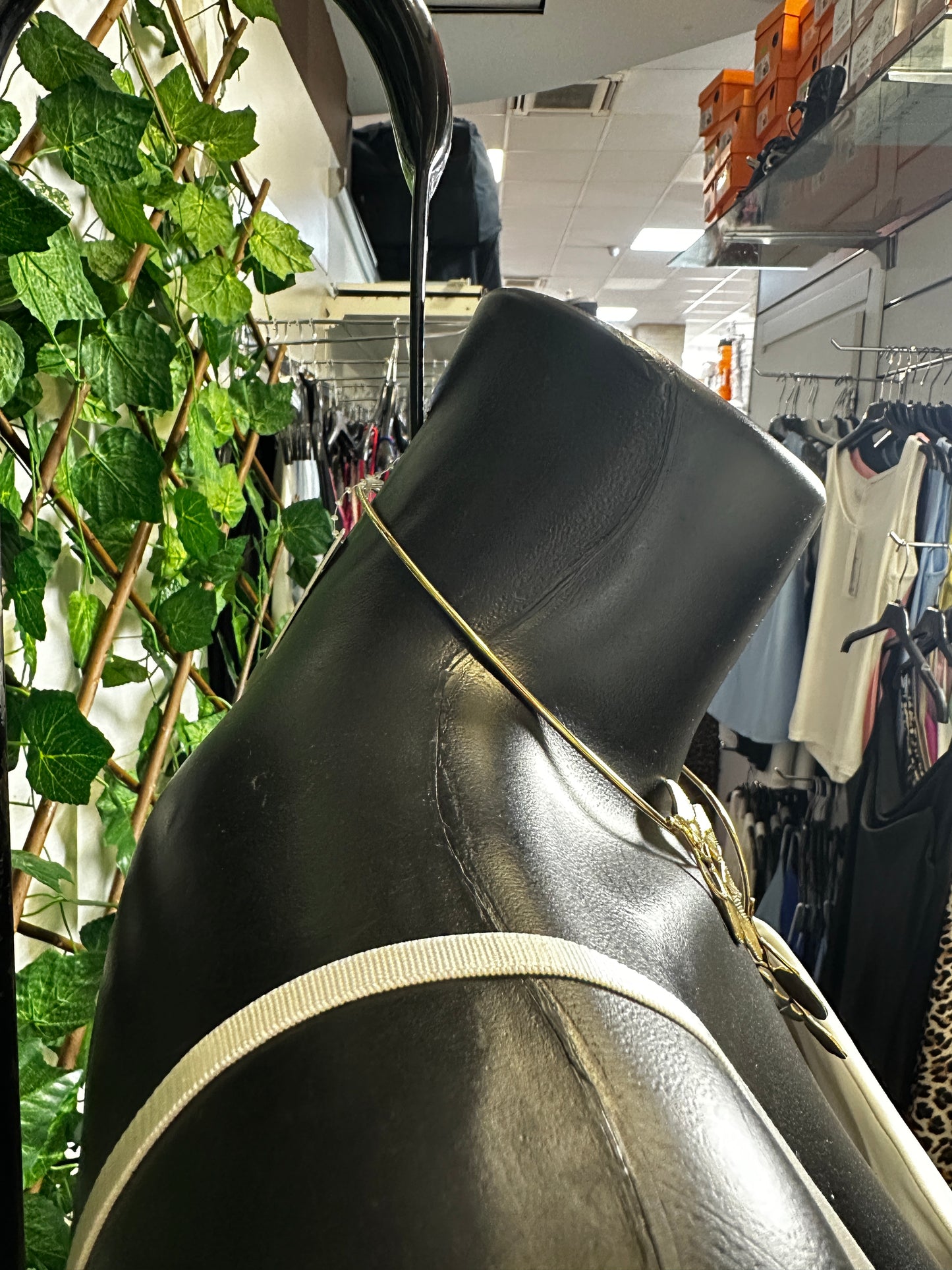 Flower-shaped necklace