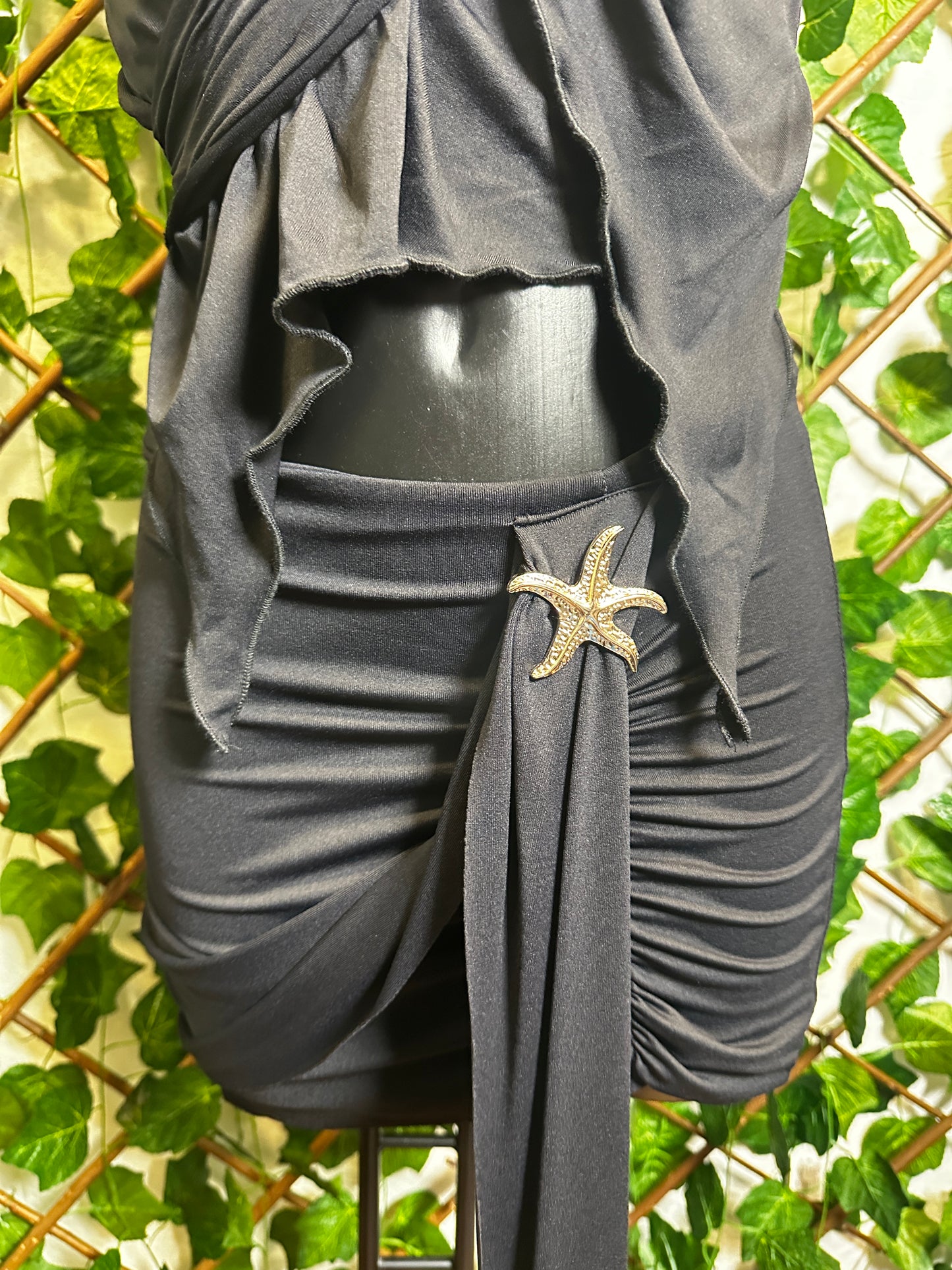 Low-cut top and gathered skirt with starfish detail | one size