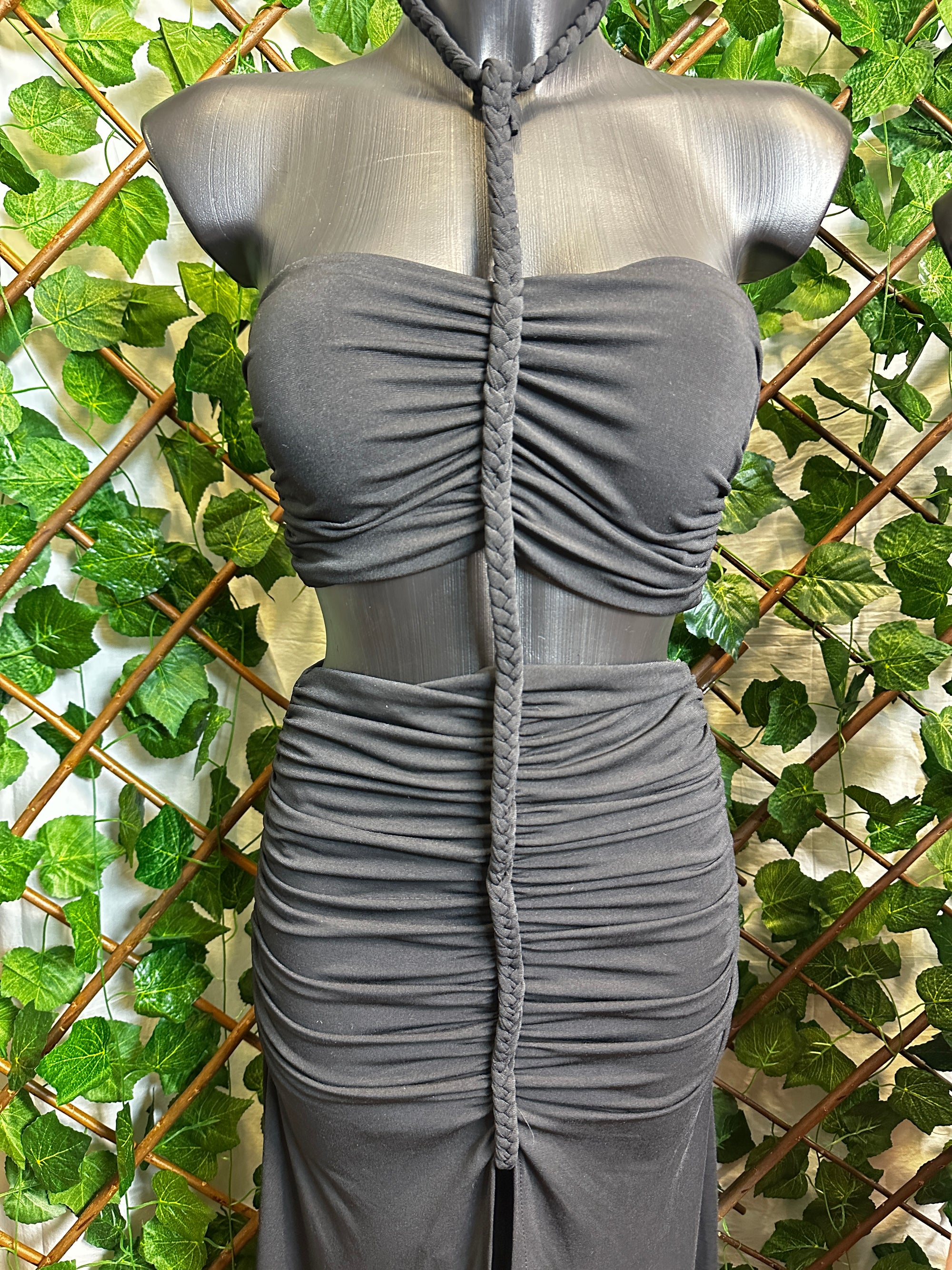 Vestito lungo con cut-out sulla vita con dettaglio corda e spacco
