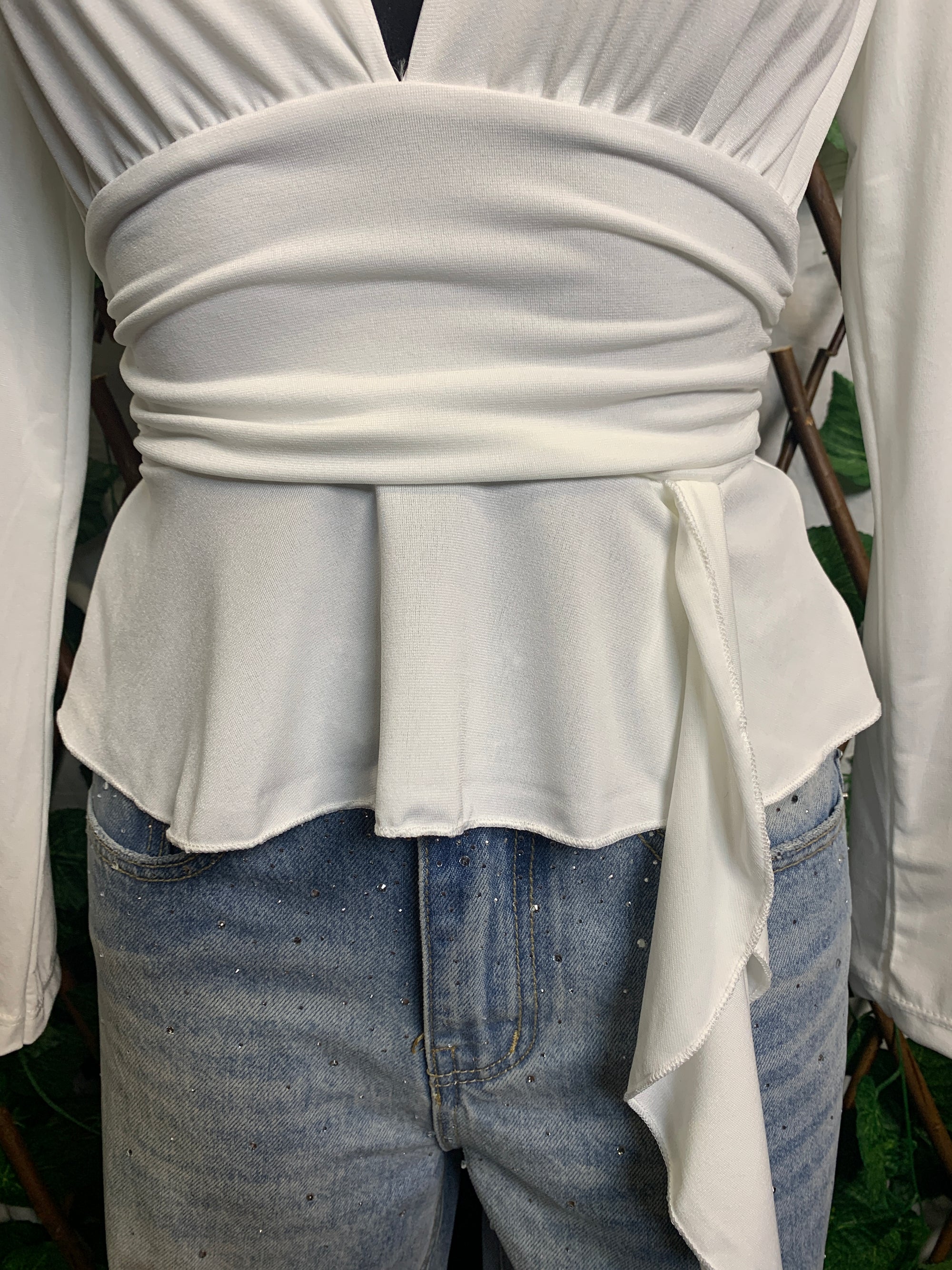 Top con balze a scollatura V