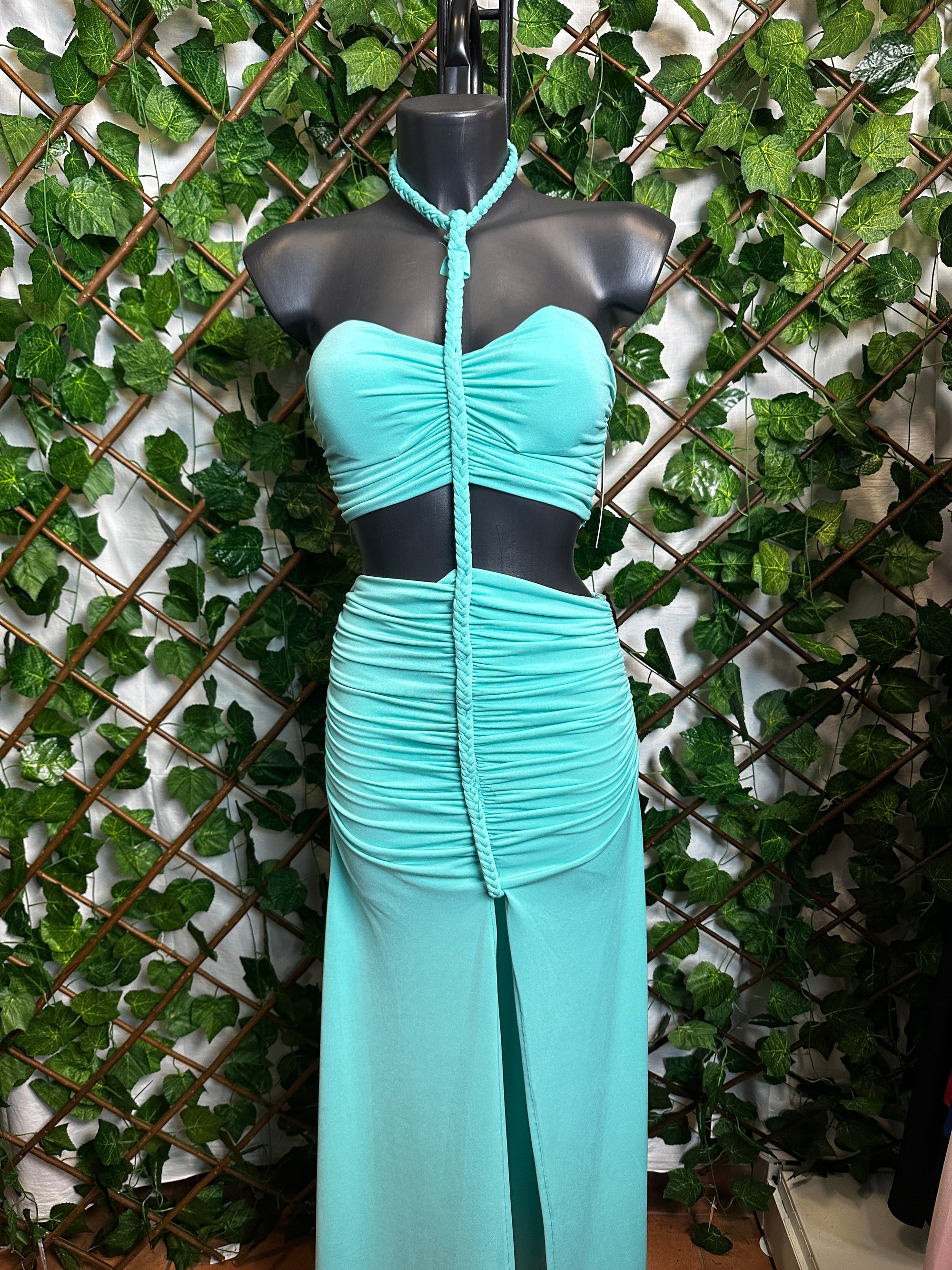 Vestito lungo con cut-out sulla vita con dettaglio corda e spacco