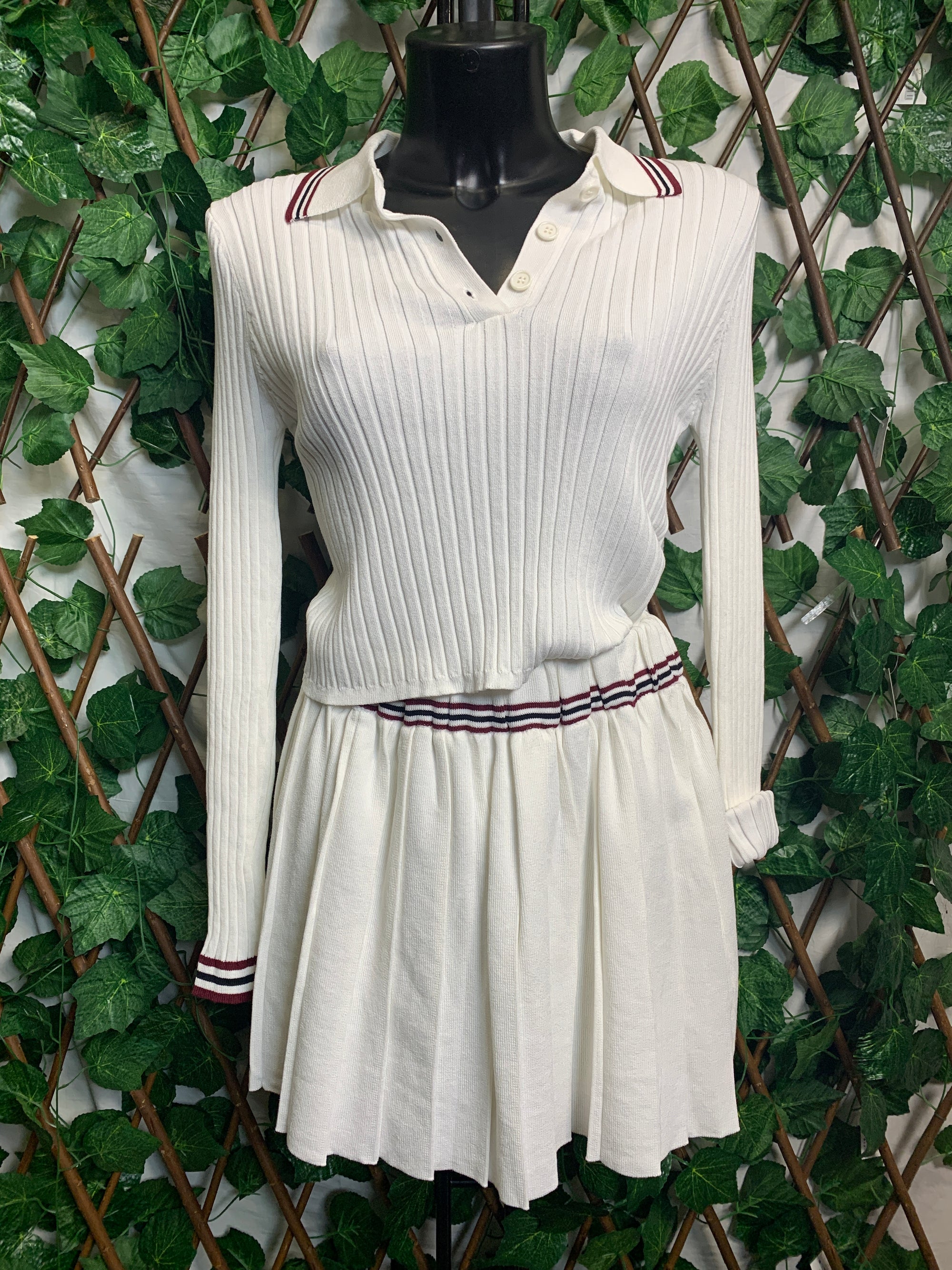 Long-sleeved suit and skirt