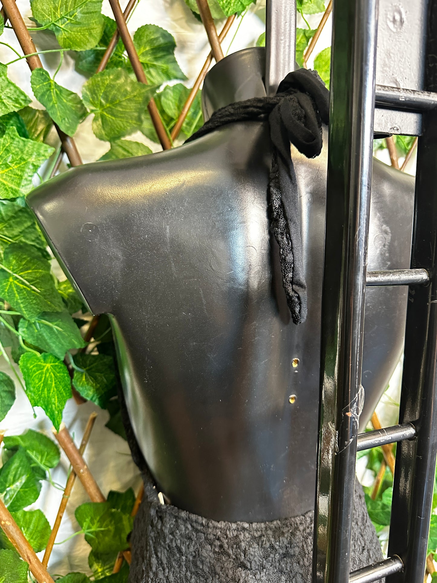 Crepe style: short dress with a deep neckline | one size