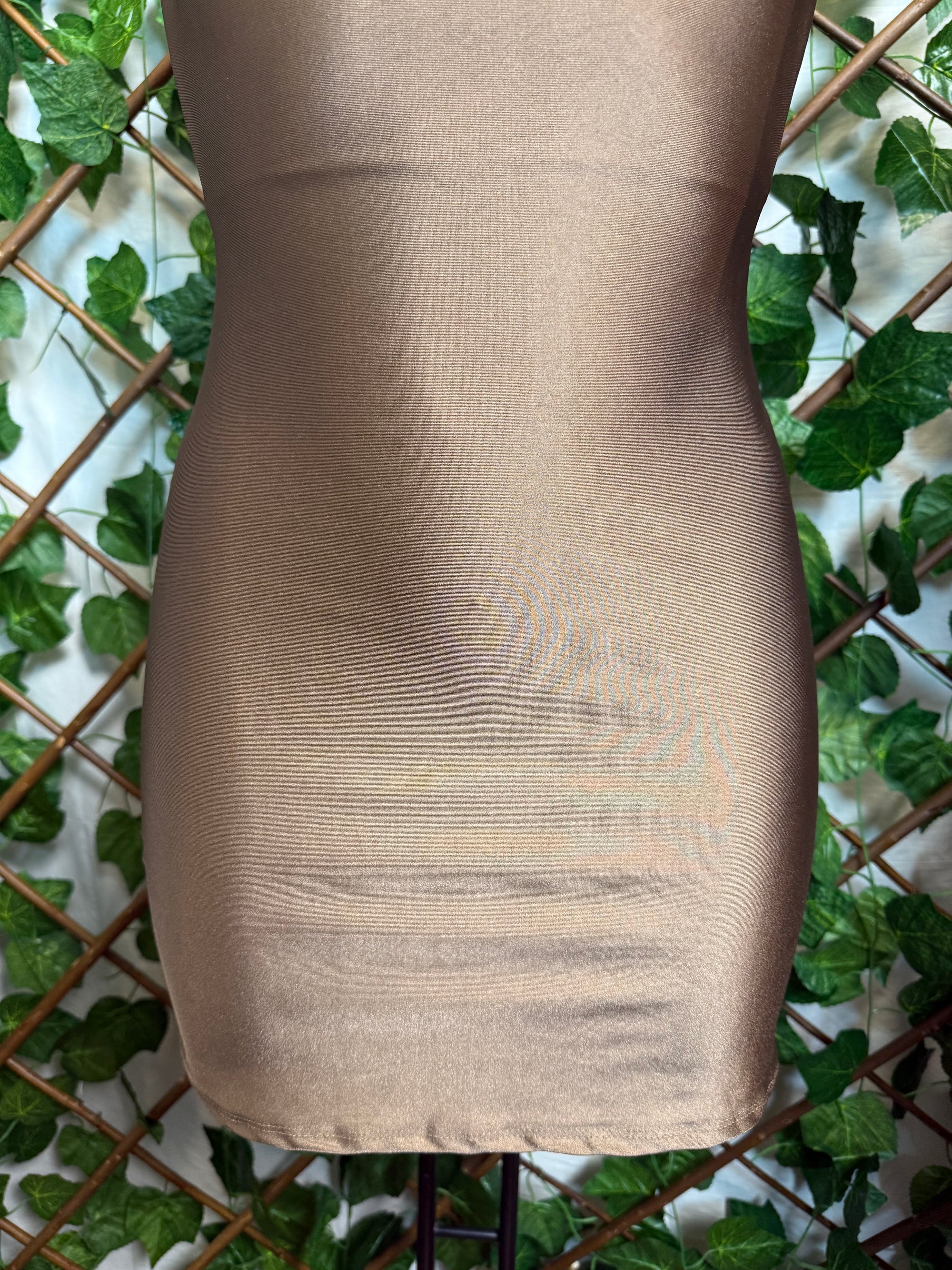 Vestito corto dietro scoperto con arricciatura
